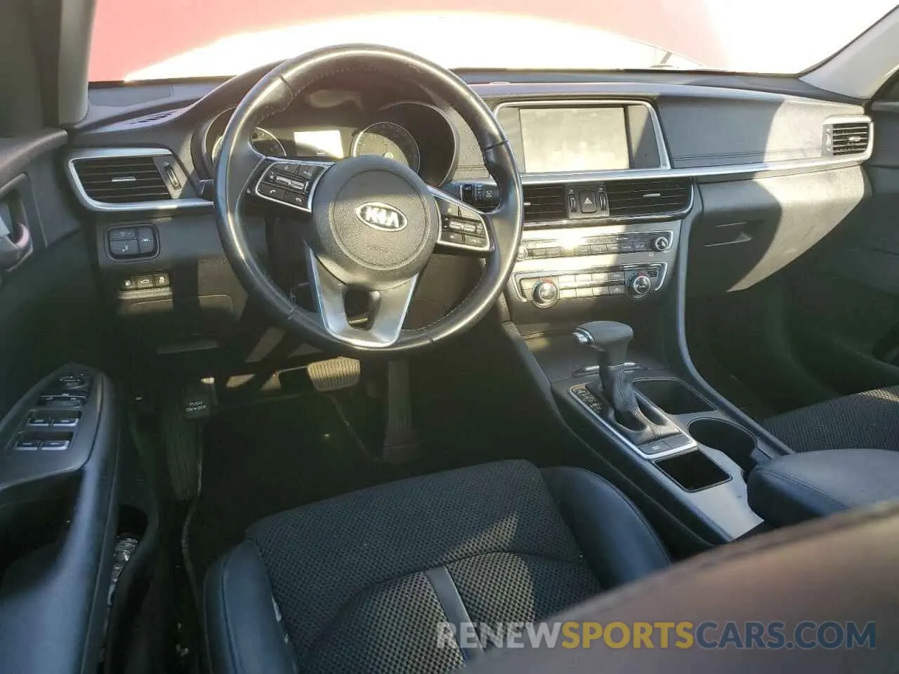 8 Photograph of a damaged car 5XXGT4L34KG303304 KIA OPTIMA 2019