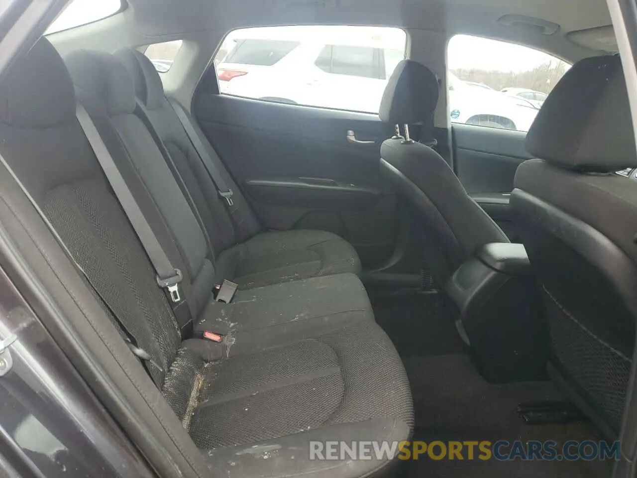 10 Photograph of a damaged car 5XXGT4L34KG305263 KIA OPTIMA 2019