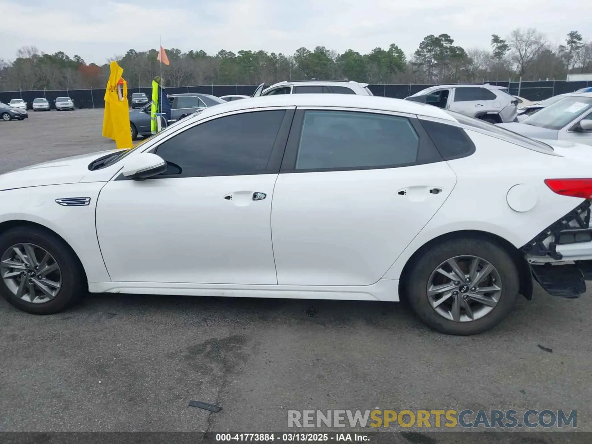 14 Photograph of a damaged car 5XXGT4L34KG321043 KIA OPTIMA 2019