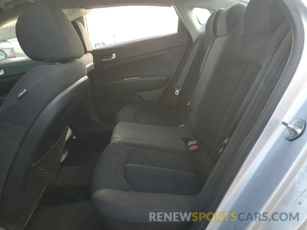 10 Photograph of a damaged car 5XXGT4L34KG326467 KIA OPTIMA 2019