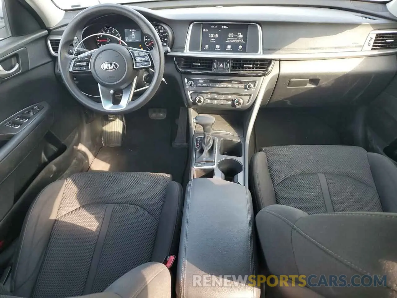 8 Photograph of a damaged car 5XXGT4L34KG326467 KIA OPTIMA 2019