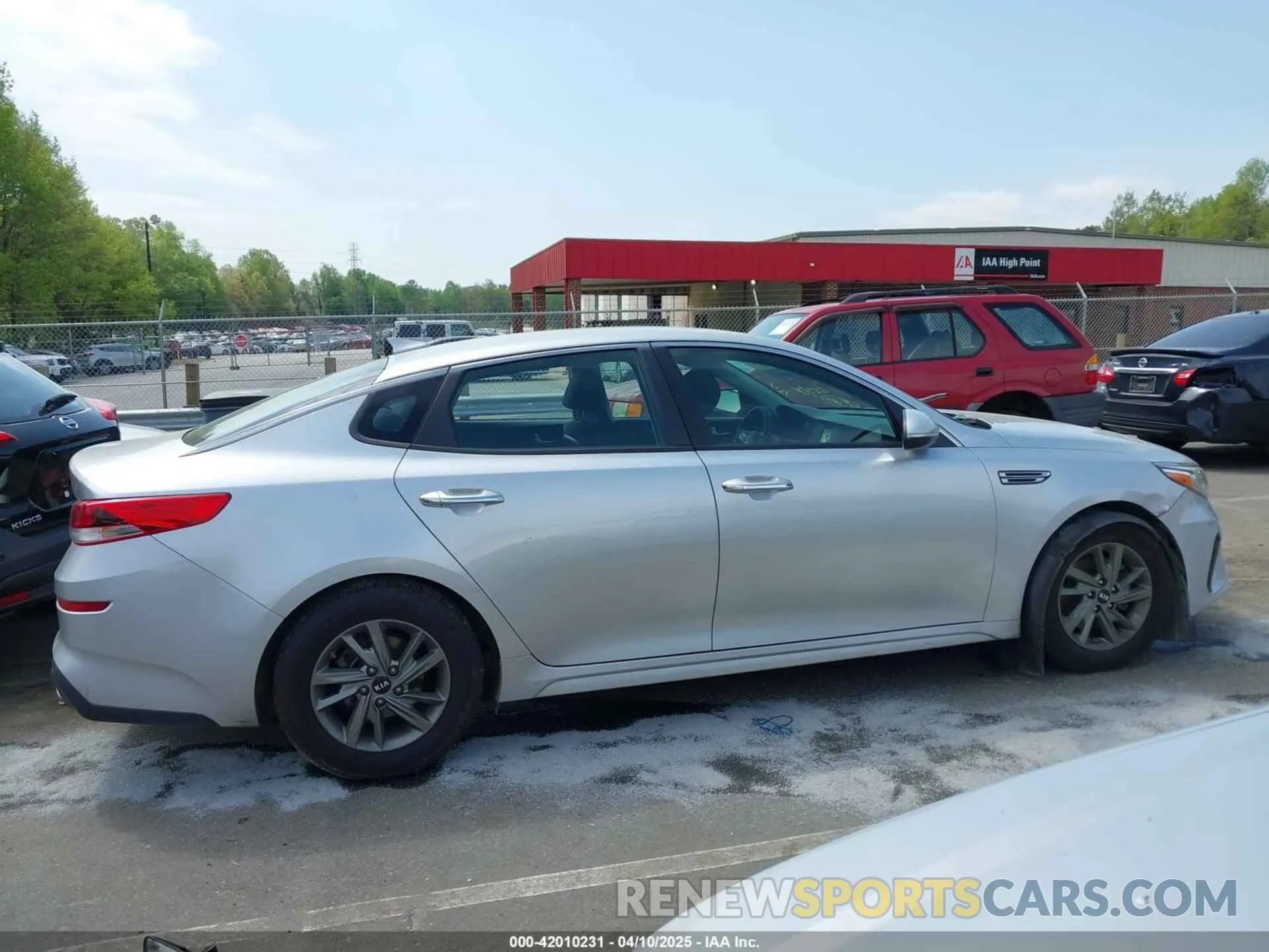 14 Photograph of a damaged car 5XXGT4L34KG327439 KIA OPTIMA 2019