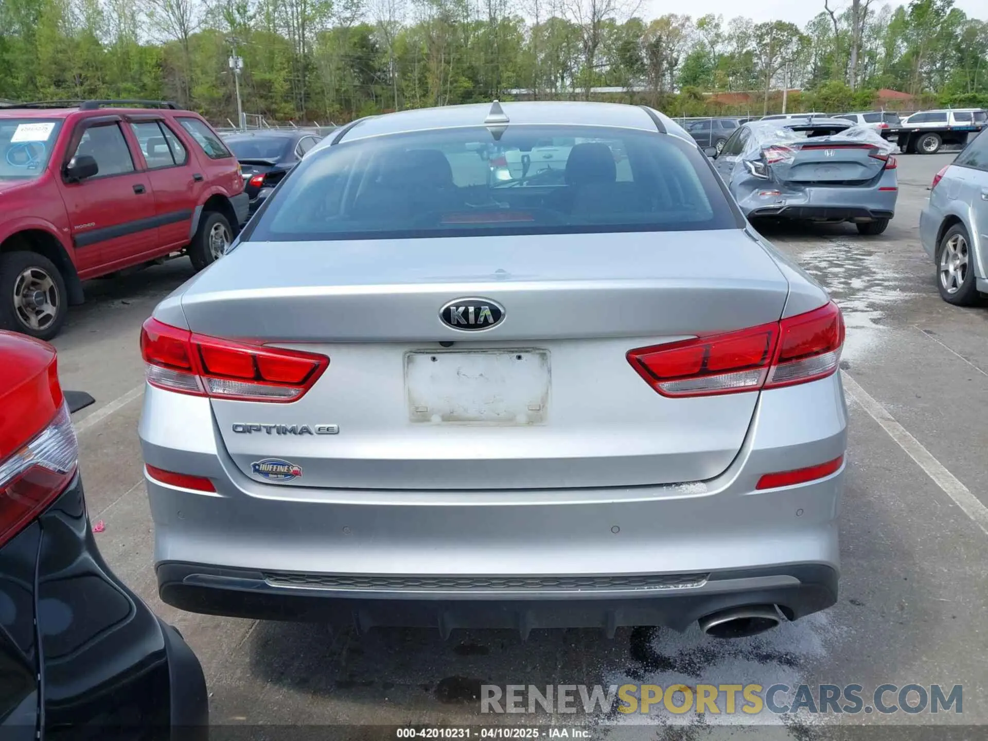 17 Photograph of a damaged car 5XXGT4L34KG327439 KIA OPTIMA 2019