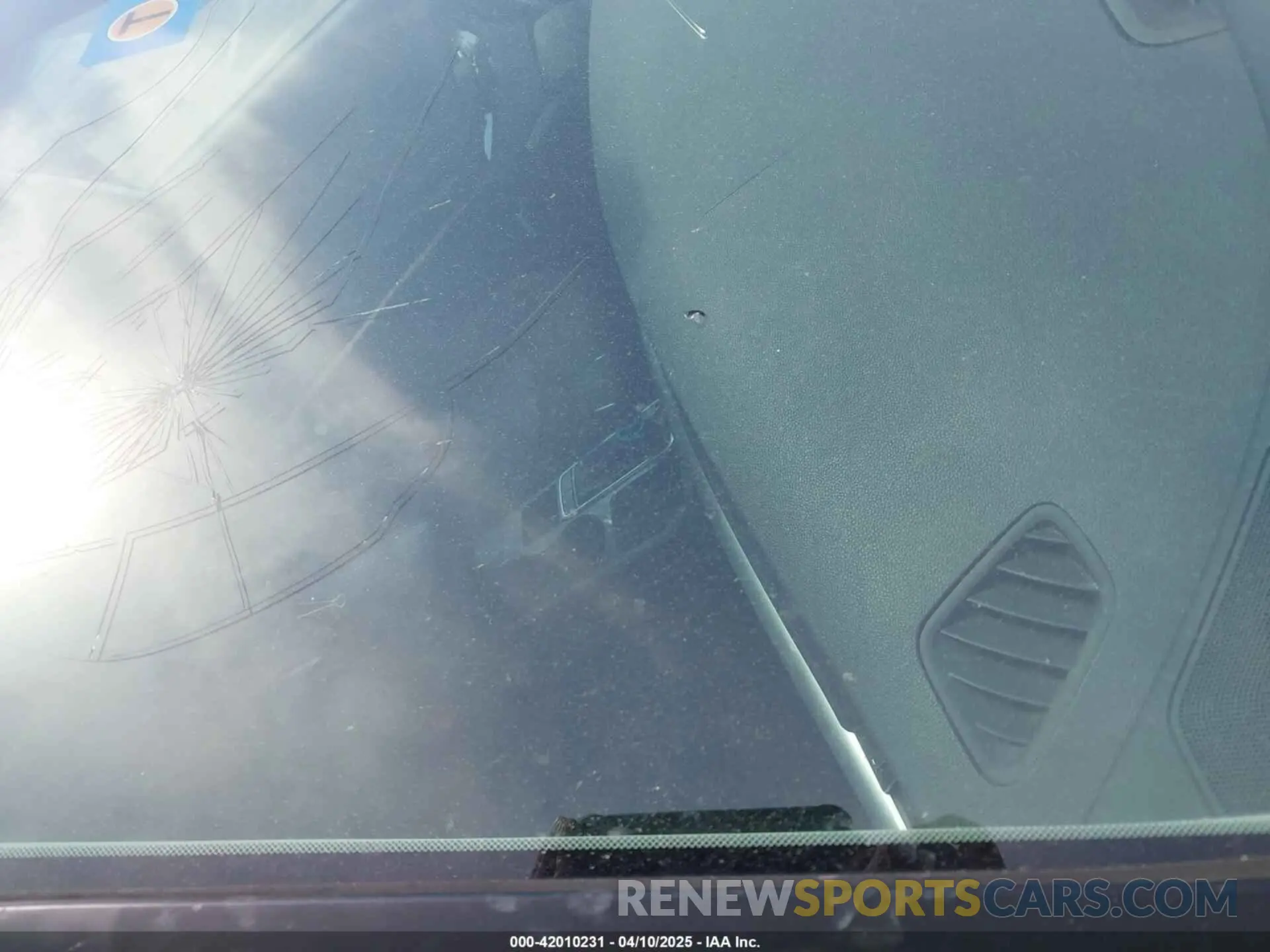 18 Photograph of a damaged car 5XXGT4L34KG327439 KIA OPTIMA 2019