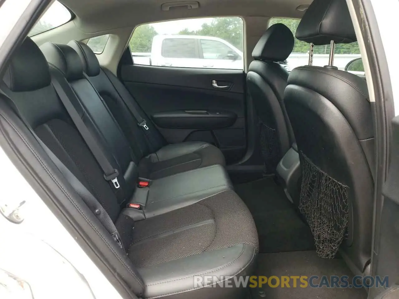 10 Photograph of a damaged car 5XXGT4L34KG328770 KIA OPTIMA 2019