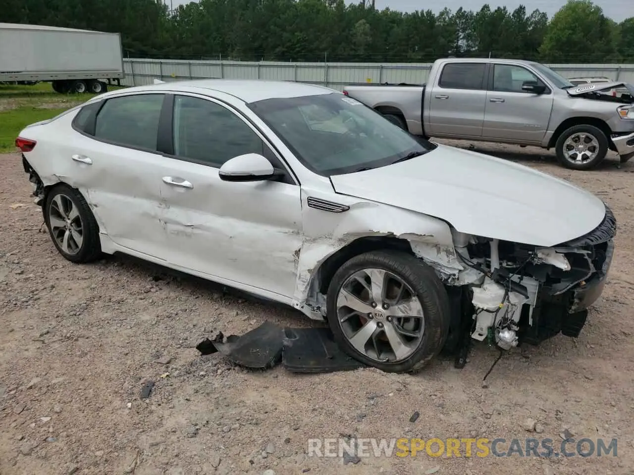 4 Photograph of a damaged car 5XXGT4L34KG328770 KIA OPTIMA 2019
