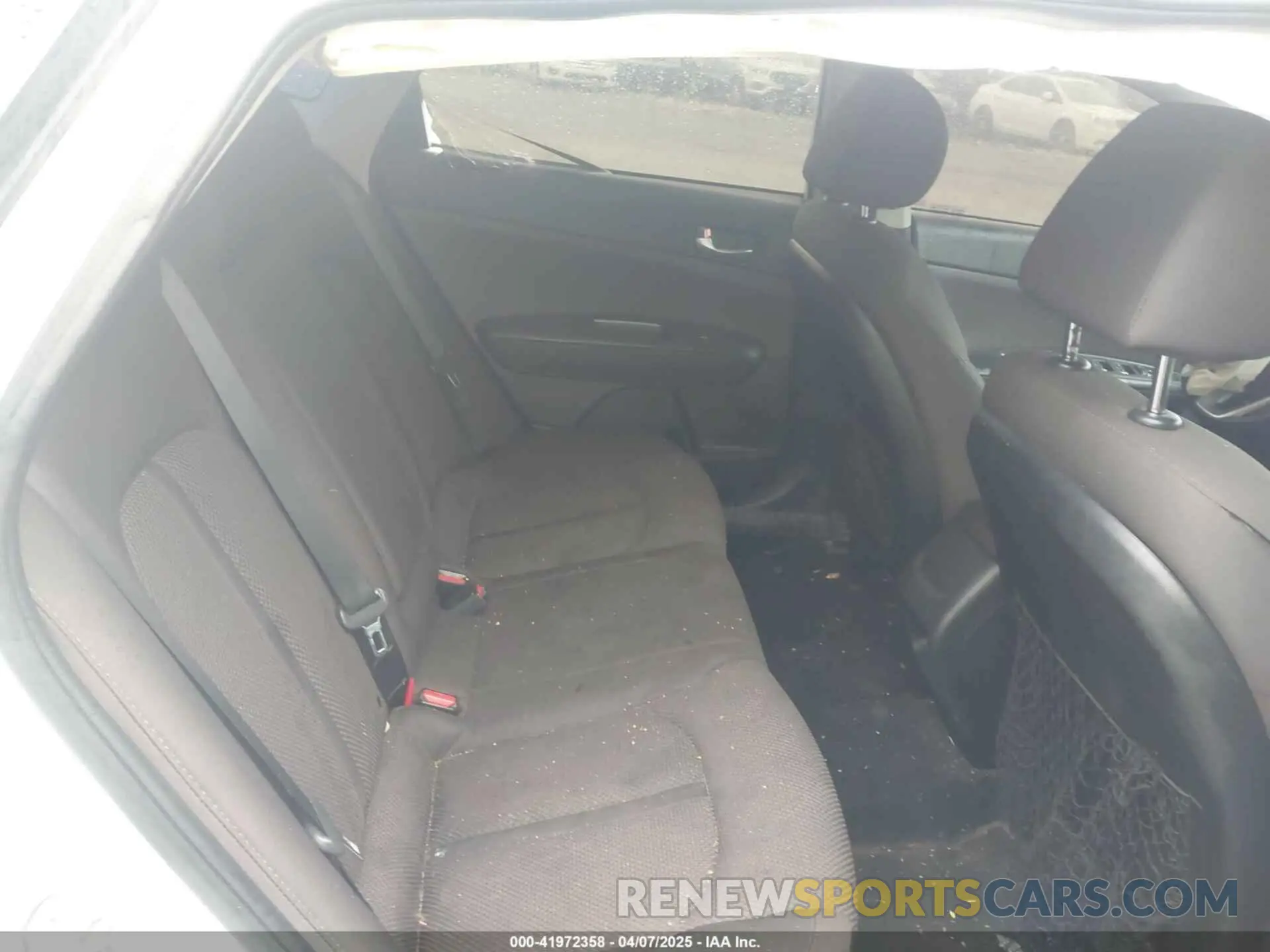 8 Photograph of a damaged car 5XXGT4L34KG343284 KIA OPTIMA 2019