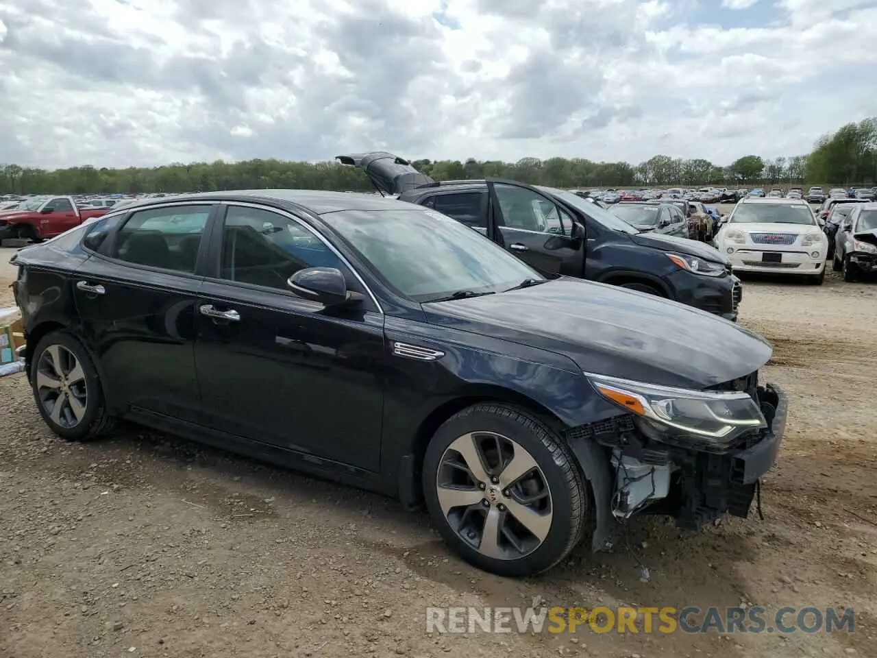4 Photograph of a damaged car 5XXGT4L34KG362384 KIA OPTIMA 2019