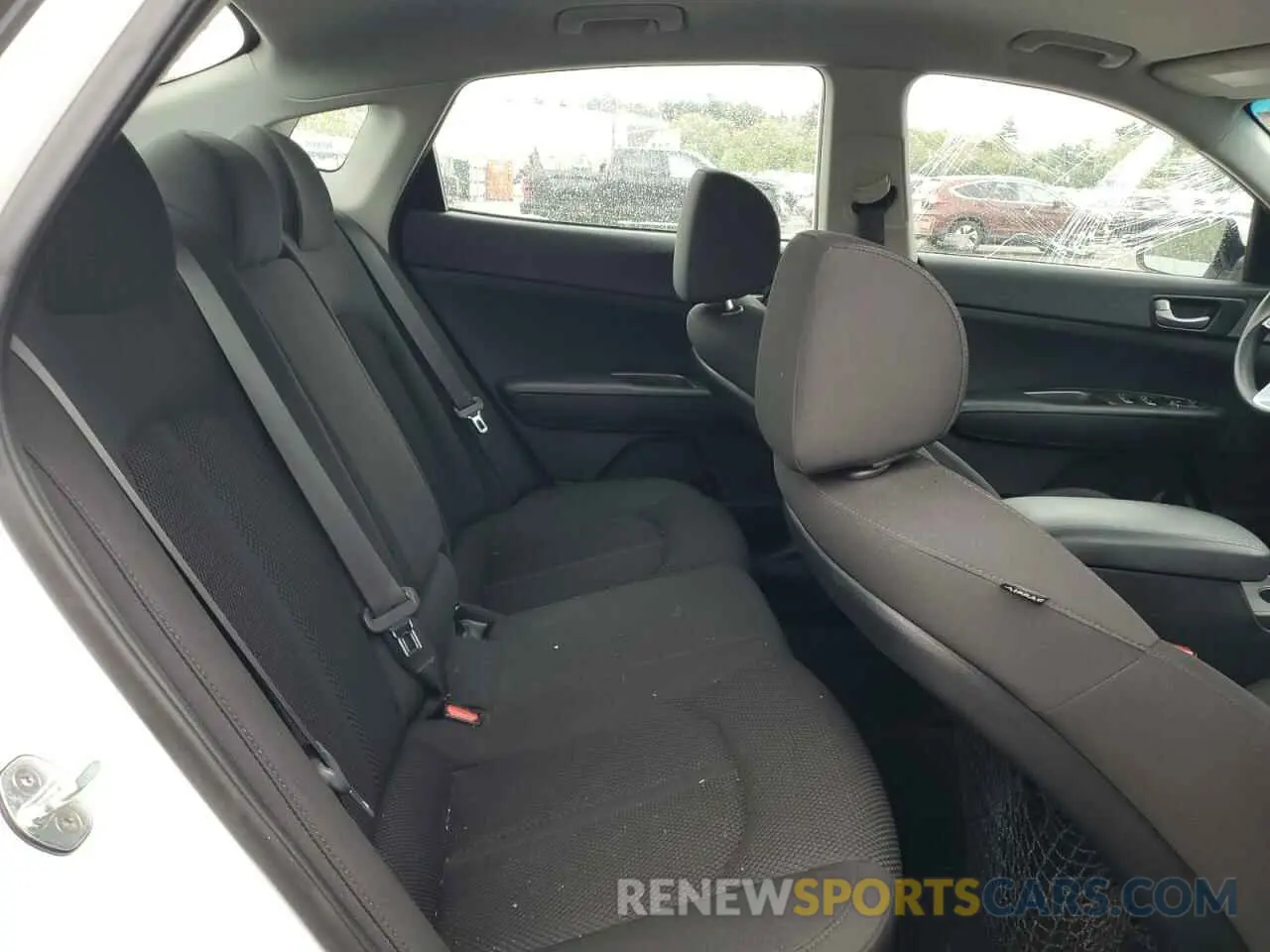 10 Photograph of a damaged car 5XXGT4L35KG278705 KIA OPTIMA 2019