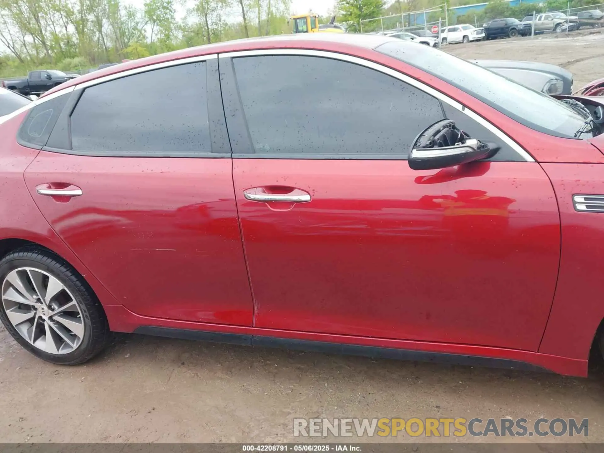 14 Photograph of a damaged car 5XXGT4L35KG281992 KIA OPTIMA 2019