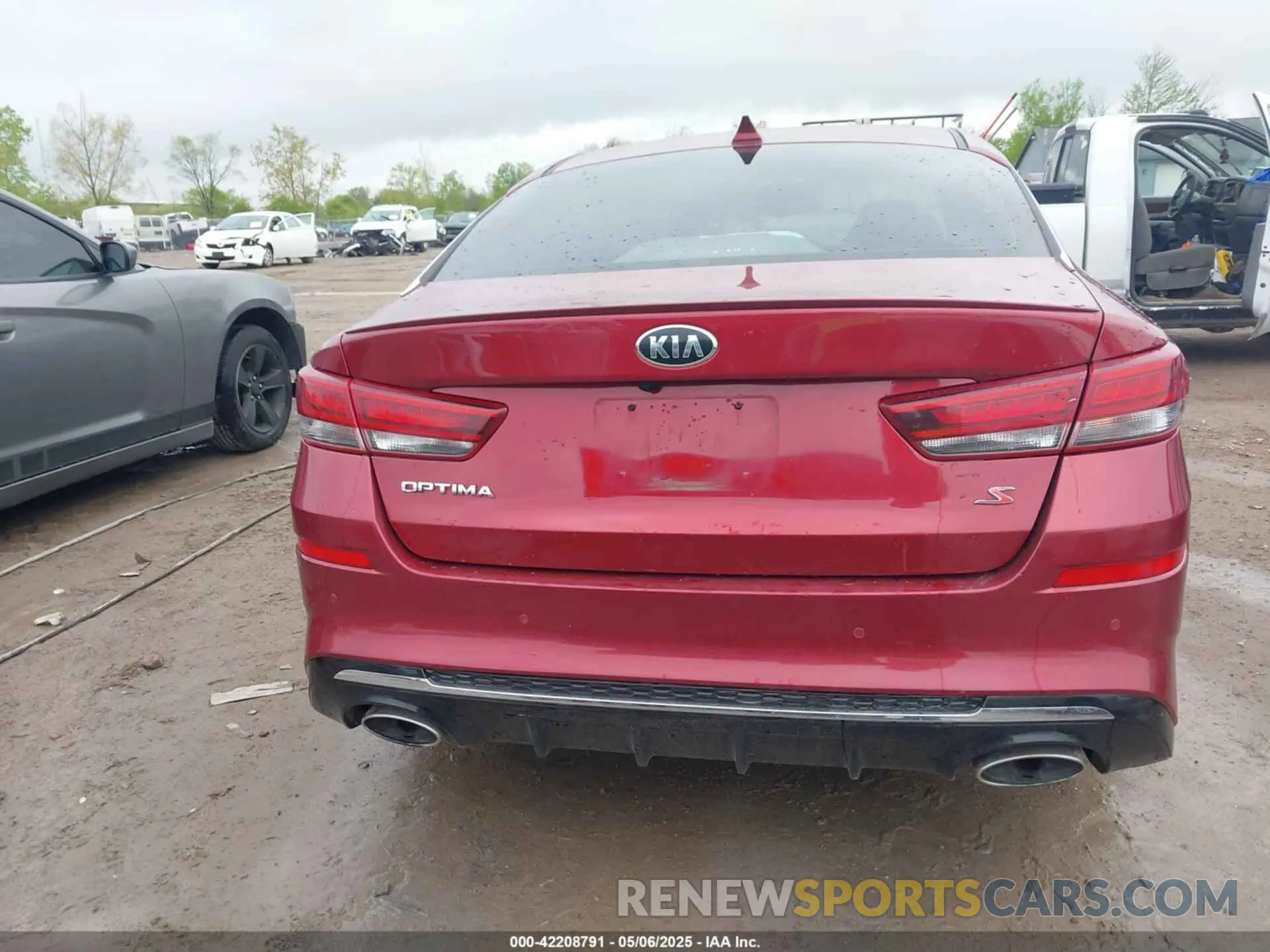 17 Photograph of a damaged car 5XXGT4L35KG281992 KIA OPTIMA 2019