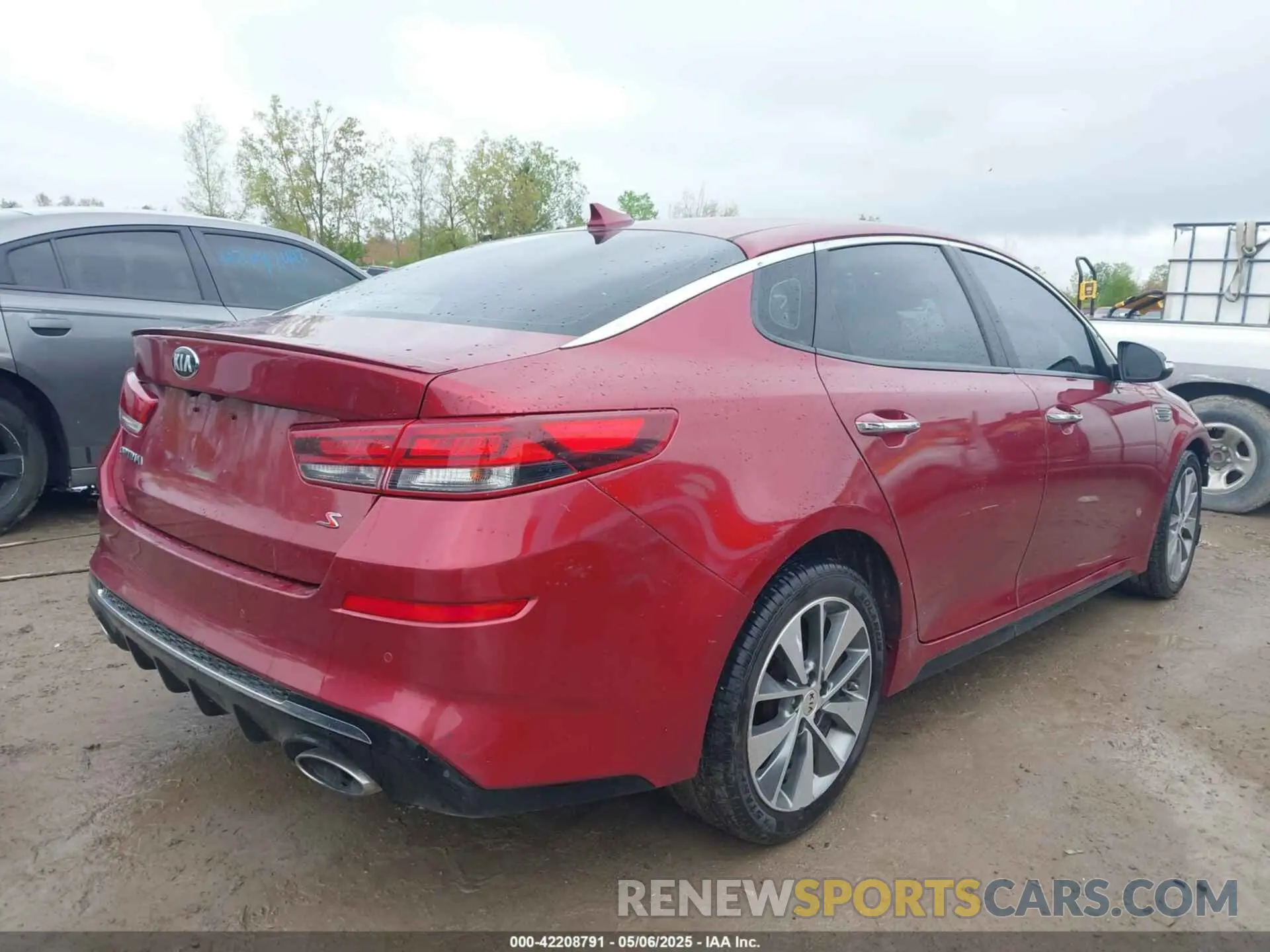 4 Photograph of a damaged car 5XXGT4L35KG281992 KIA OPTIMA 2019