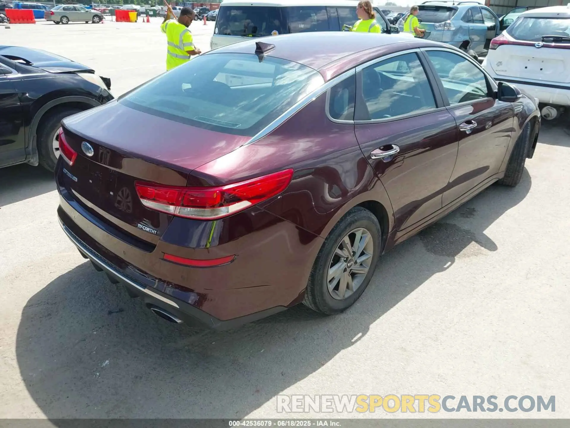 4 Photograph of a damaged car 5XXGT4L35KG287548 KIA OPTIMA 2019