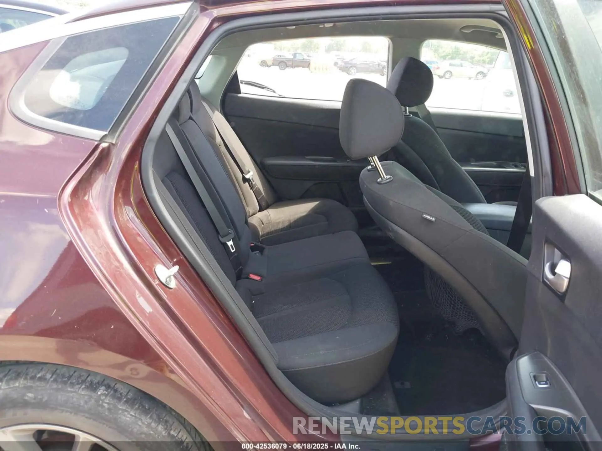 8 Photograph of a damaged car 5XXGT4L35KG287548 KIA OPTIMA 2019