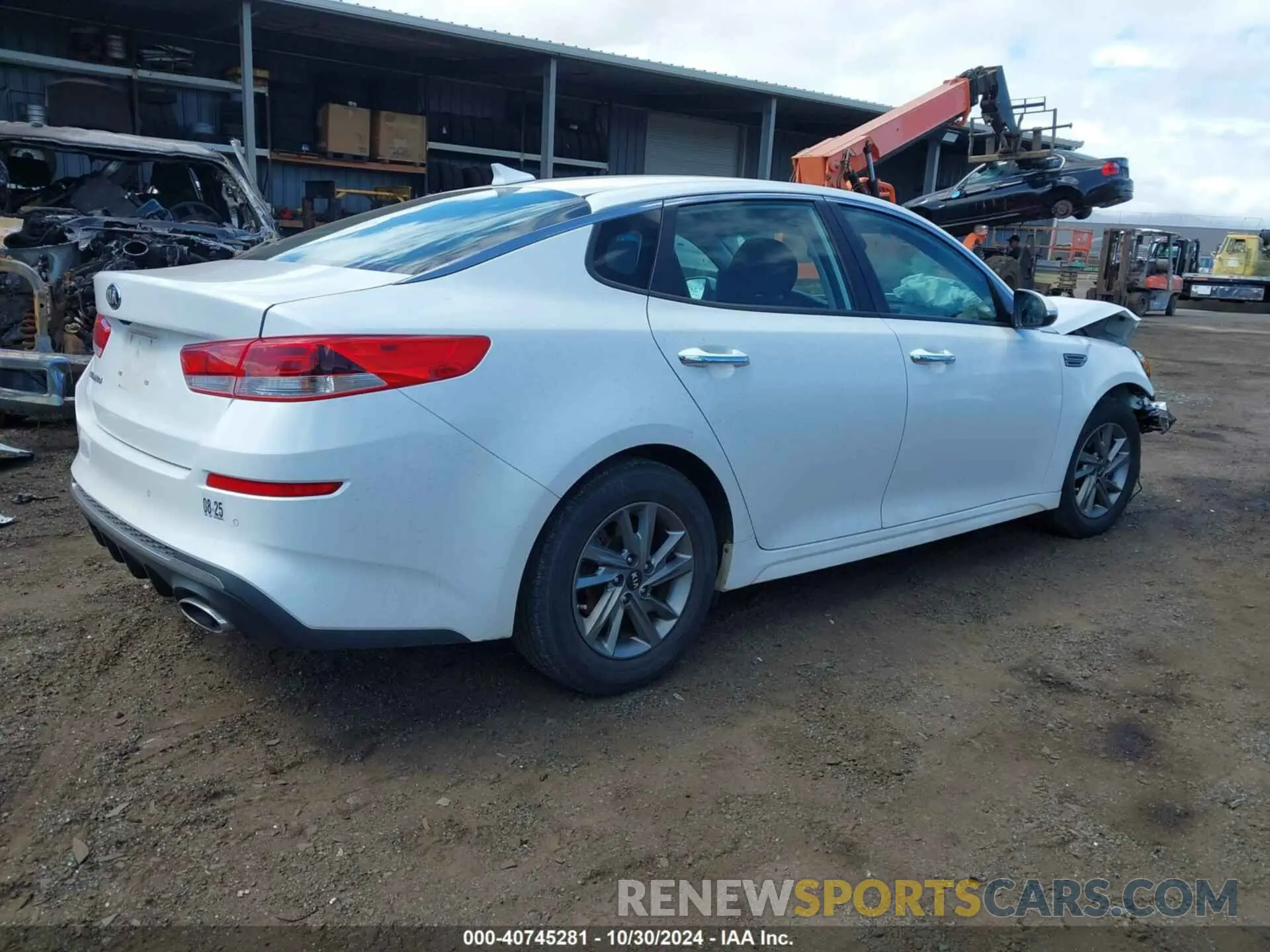 4 Photograph of a damaged car 5XXGT4L35KG293379 KIA OPTIMA 2019