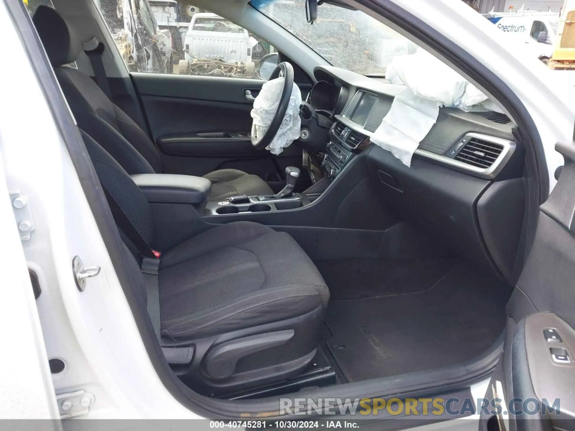 5 Photograph of a damaged car 5XXGT4L35KG293379 KIA OPTIMA 2019