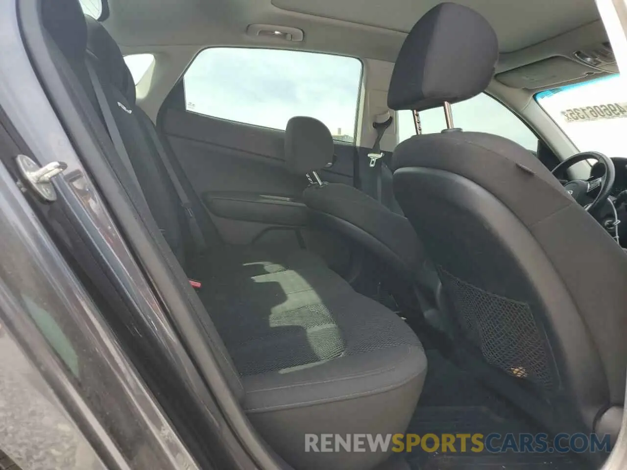 11 Photograph of a damaged car 5XXGT4L35KG296606 KIA OPTIMA 2019
