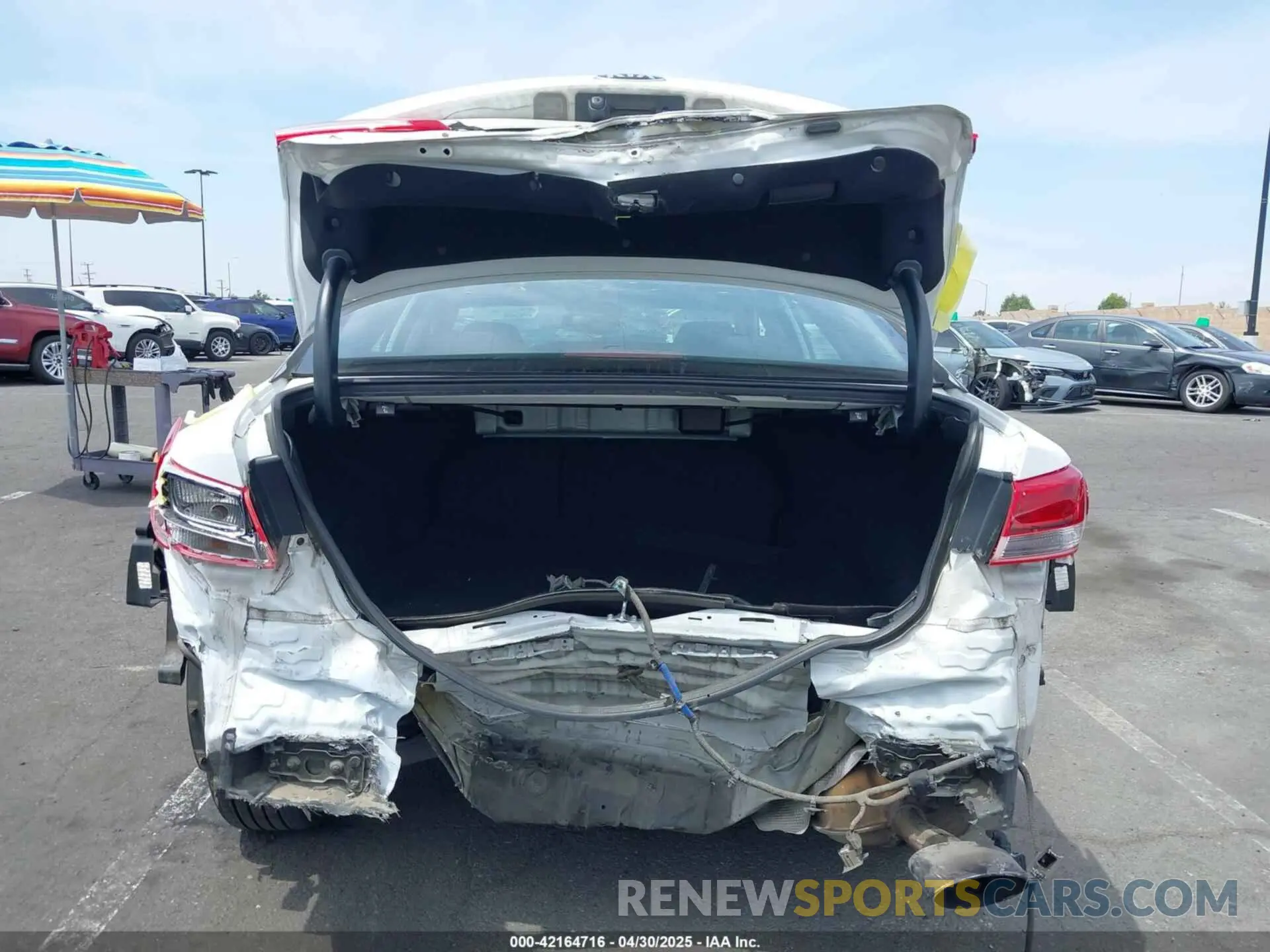 17 Photograph of a damaged car 5XXGT4L35KG299151 KIA OPTIMA 2019