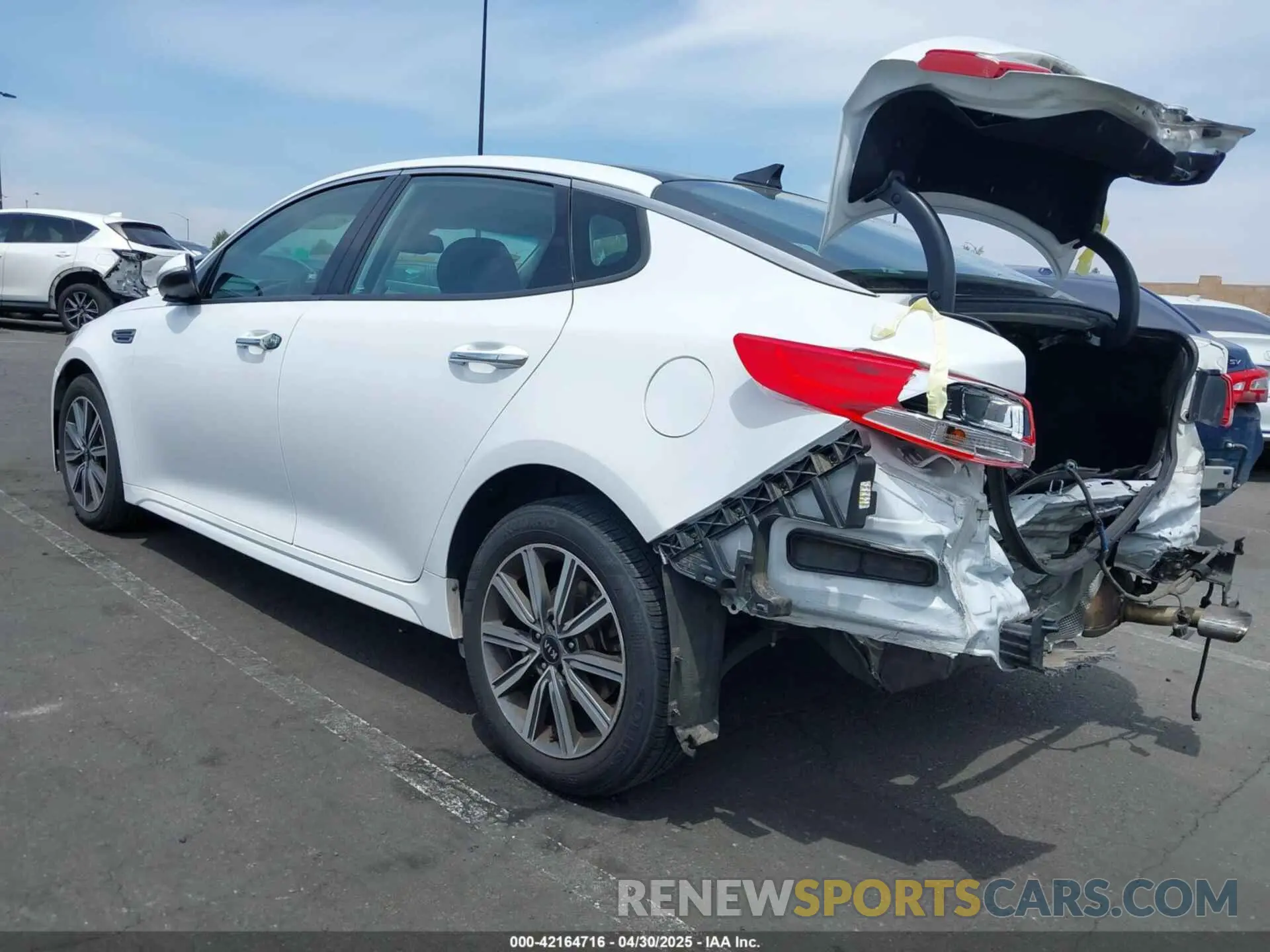 3 Photograph of a damaged car 5XXGT4L35KG299151 KIA OPTIMA 2019