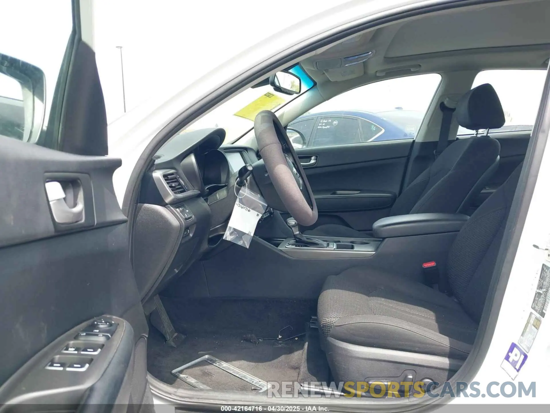 5 Photograph of a damaged car 5XXGT4L35KG299151 KIA OPTIMA 2019