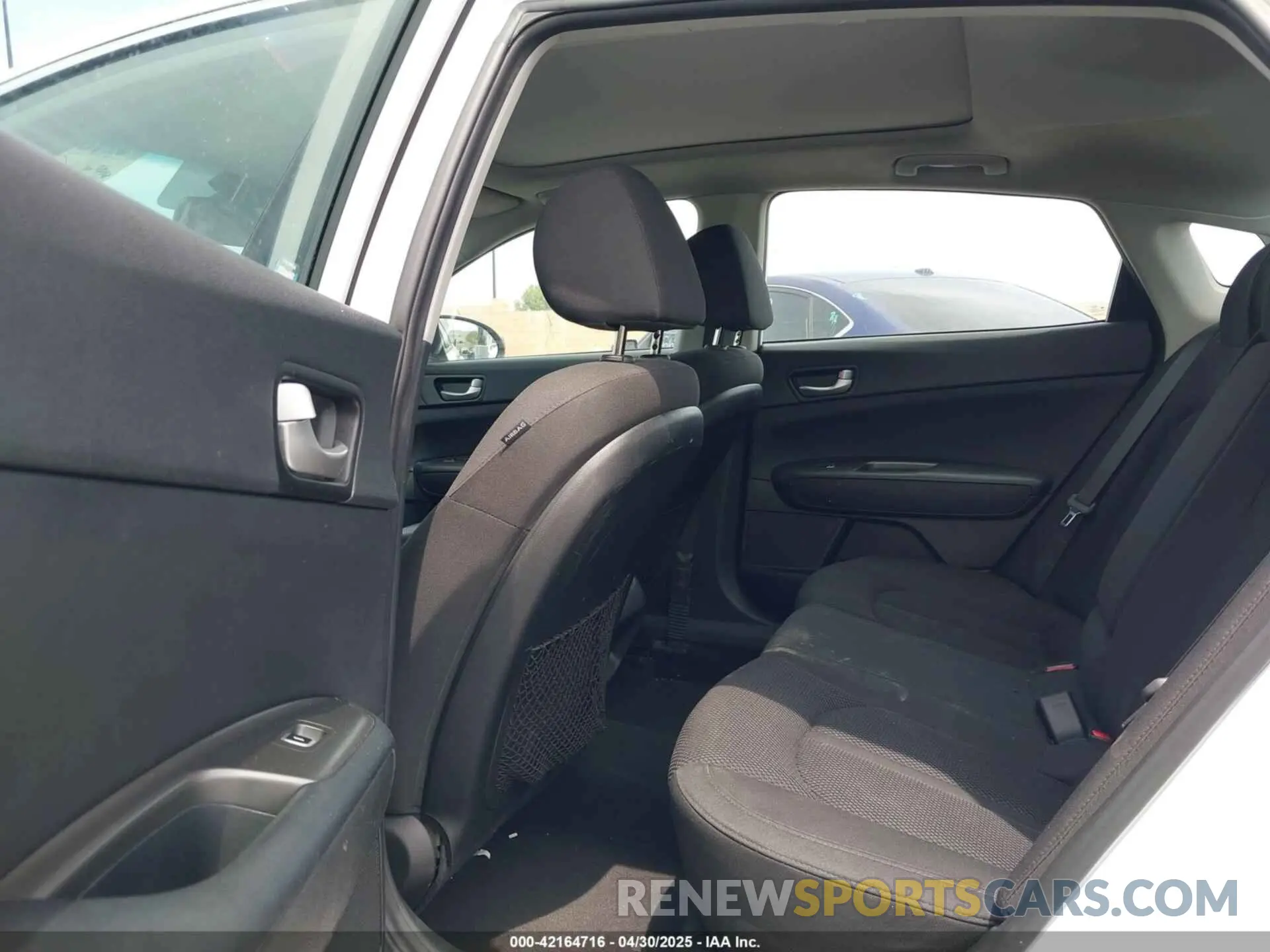8 Photograph of a damaged car 5XXGT4L35KG299151 KIA OPTIMA 2019