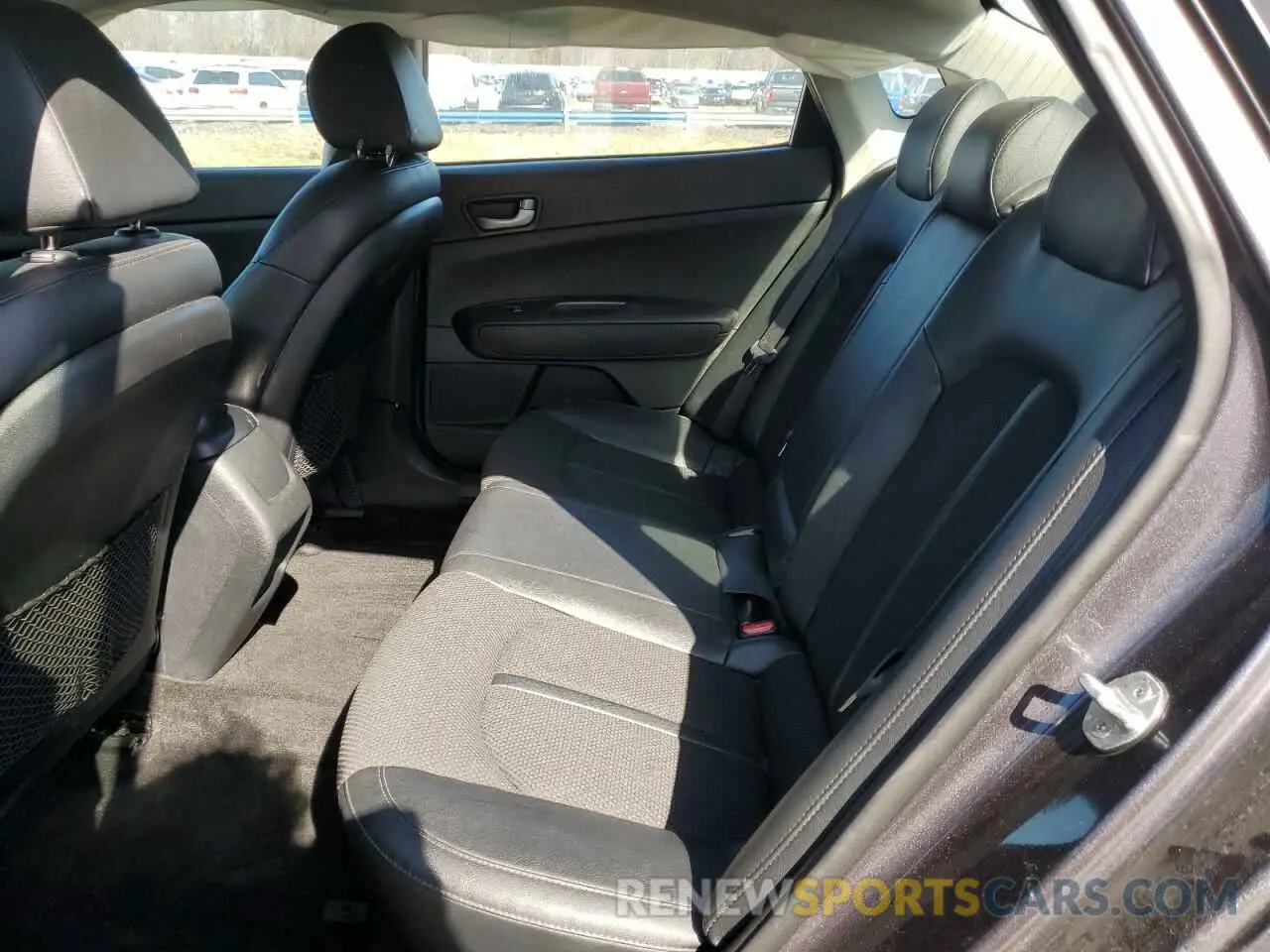10 Photograph of a damaged car 5XXGT4L35KG307636 KIA OPTIMA 2019
