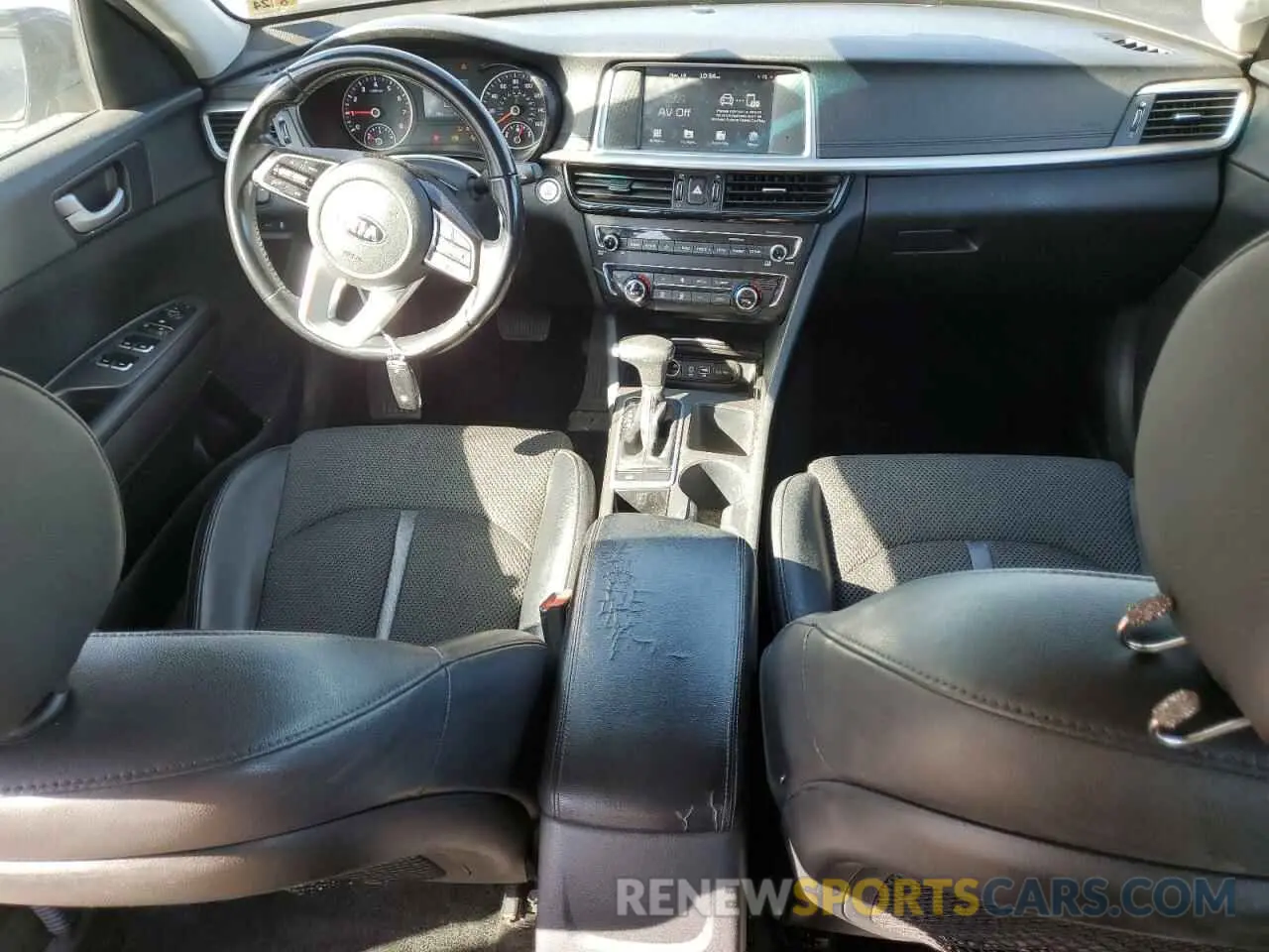 8 Photograph of a damaged car 5XXGT4L35KG307636 KIA OPTIMA 2019