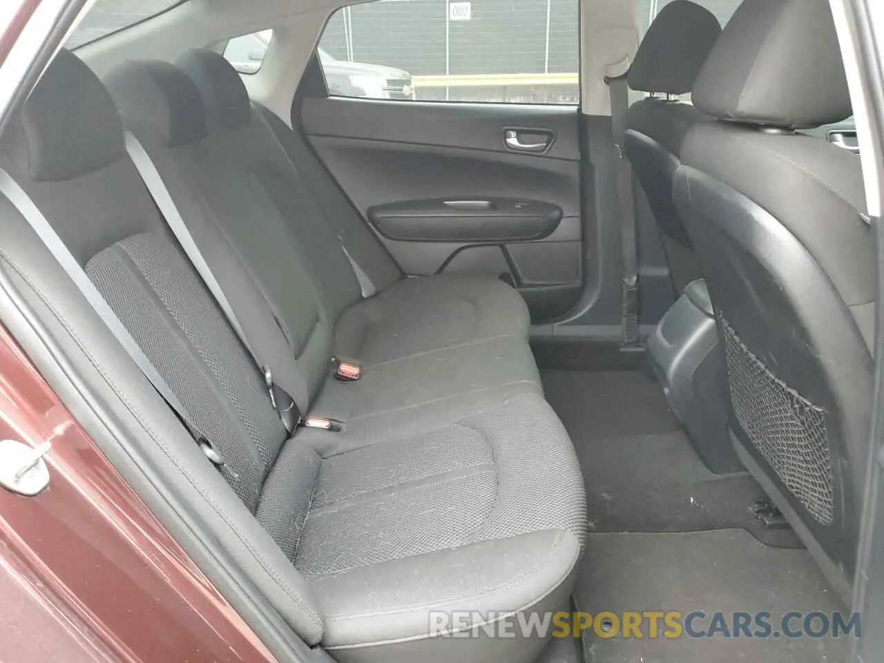 10 Photograph of a damaged car 5XXGT4L35KG312240 KIA OPTIMA 2019
