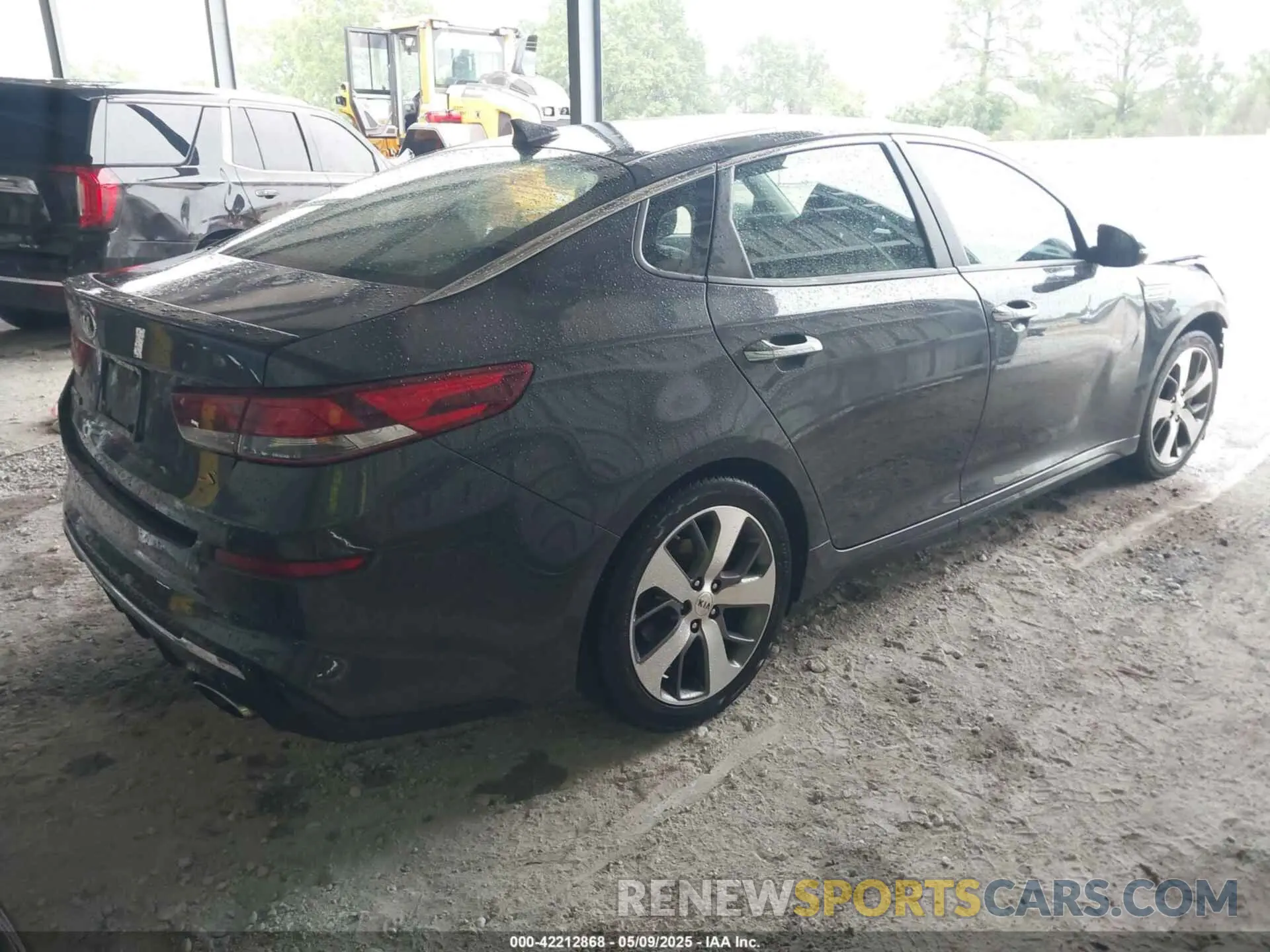 4 Photograph of a damaged car 5XXGT4L35KG314960 KIA OPTIMA 2019