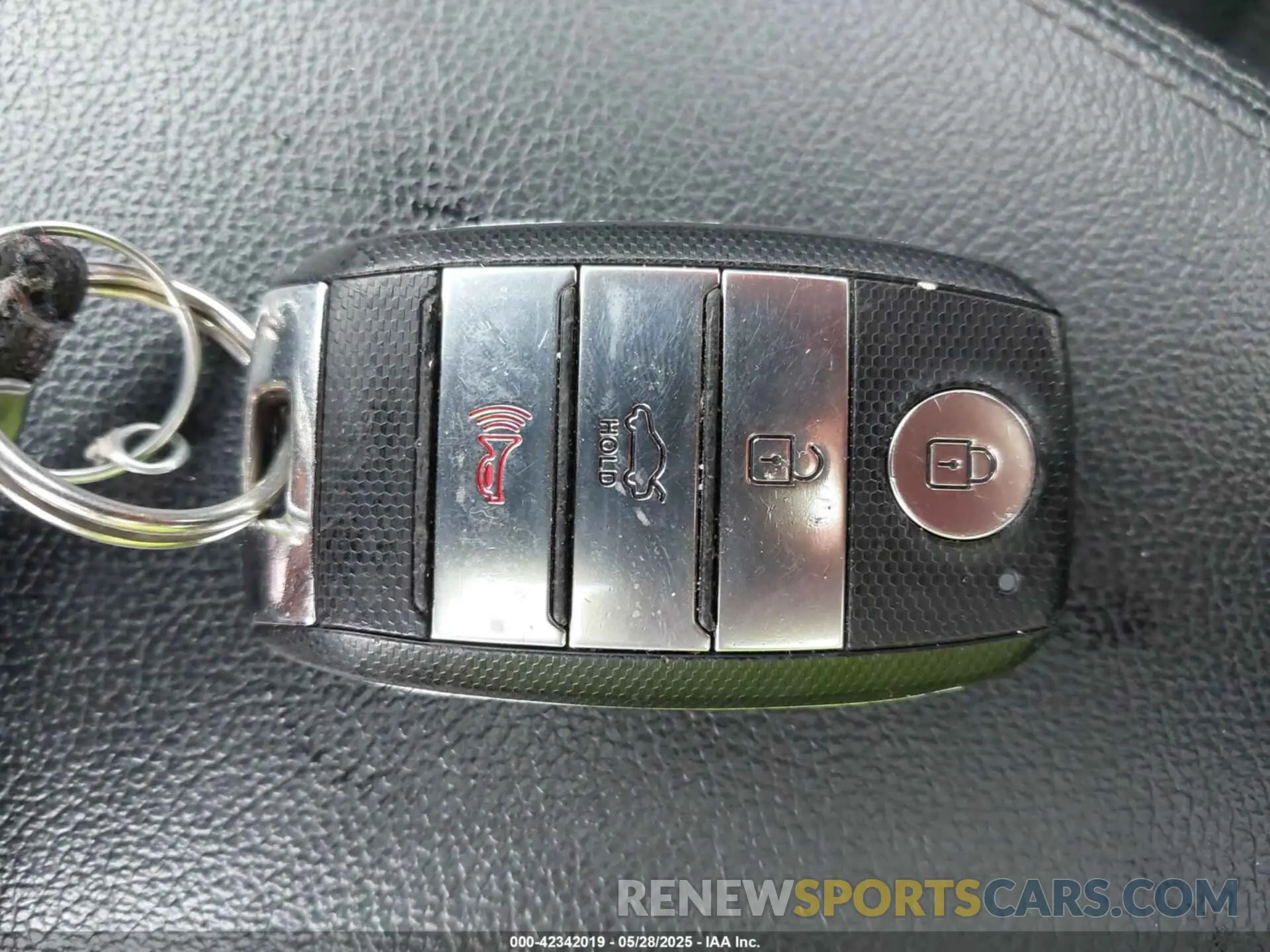 11 Photograph of a damaged car 5XXGT4L35KG315042 KIA OPTIMA 2019