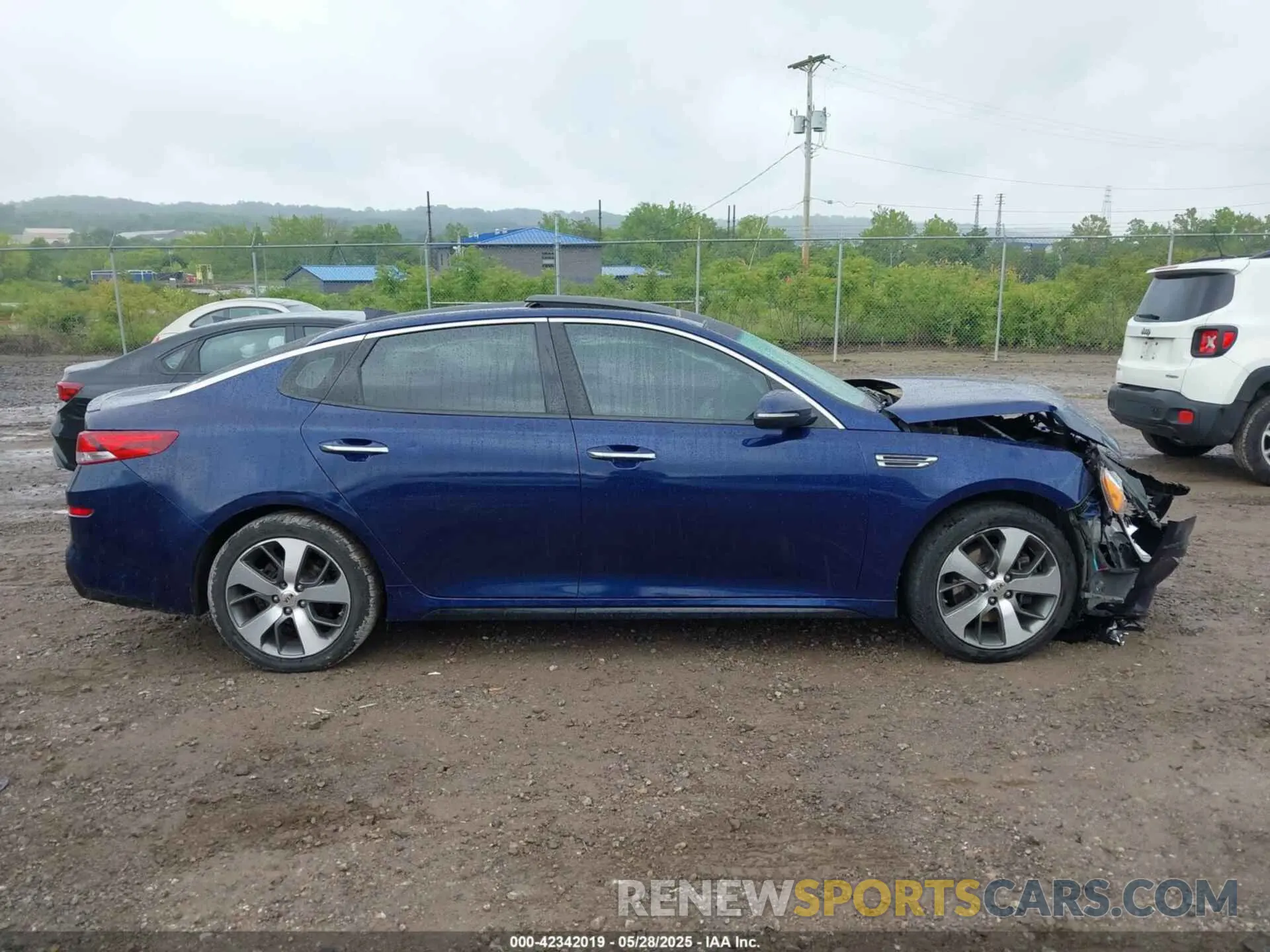 13 Photograph of a damaged car 5XXGT4L35KG315042 KIA OPTIMA 2019