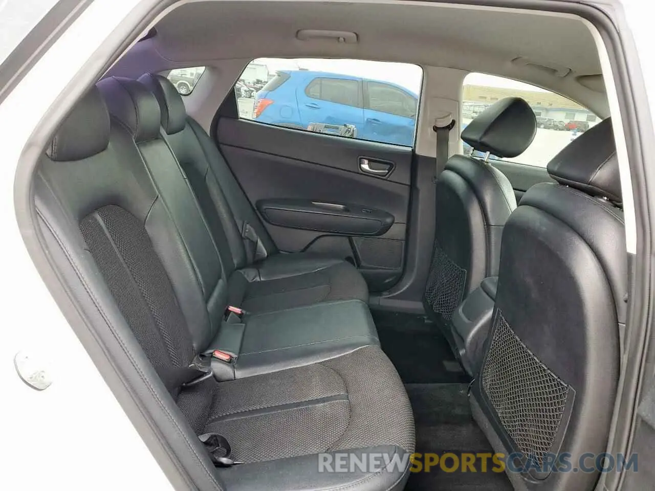 10 Photograph of a damaged car 5XXGT4L35KG315638 KIA OPTIMA 2019