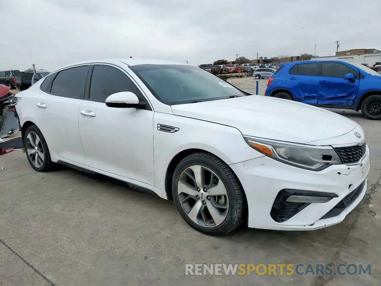 4 Photograph of a damaged car 5XXGT4L35KG315638 KIA OPTIMA 2019