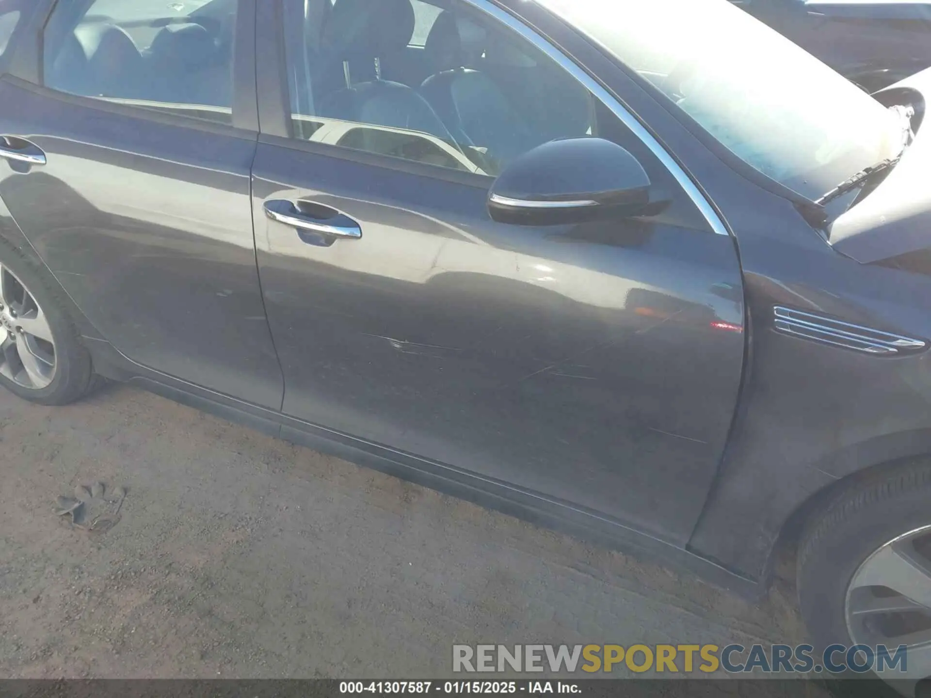 19 Photograph of a damaged car 5XXGT4L35KG315770 KIA OPTIMA 2019
