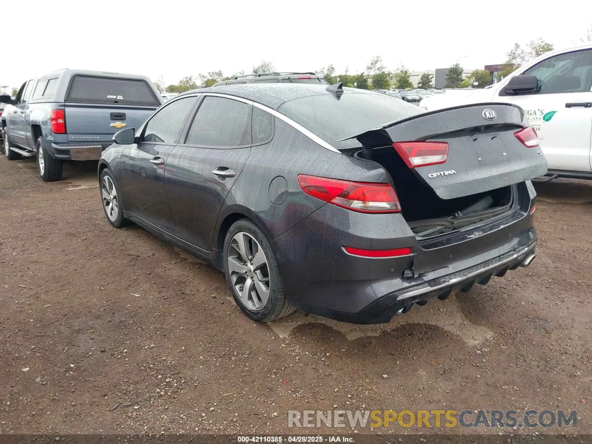 3 Photograph of a damaged car 5XXGT4L35KG318216 KIA OPTIMA 2019