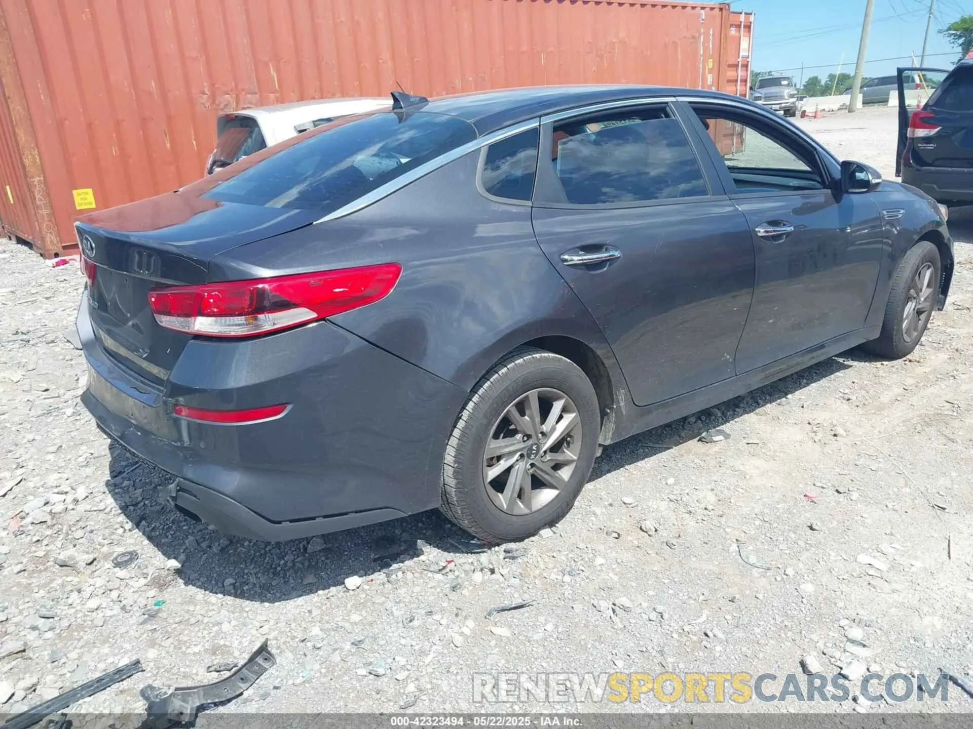 4 Photograph of a damaged car 5XXGT4L35KG323447 KIA OPTIMA 2019