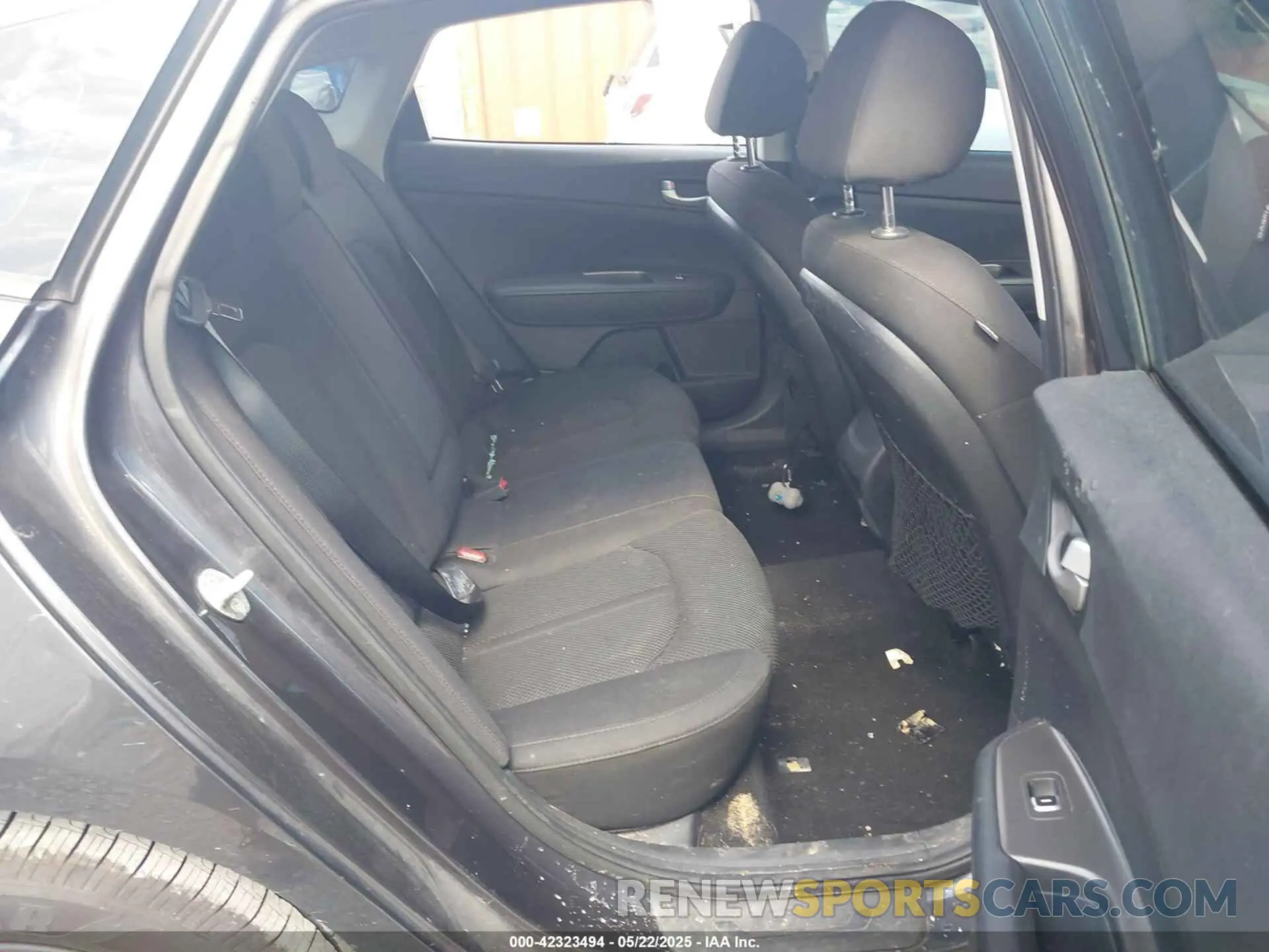 8 Photograph of a damaged car 5XXGT4L35KG323447 KIA OPTIMA 2019