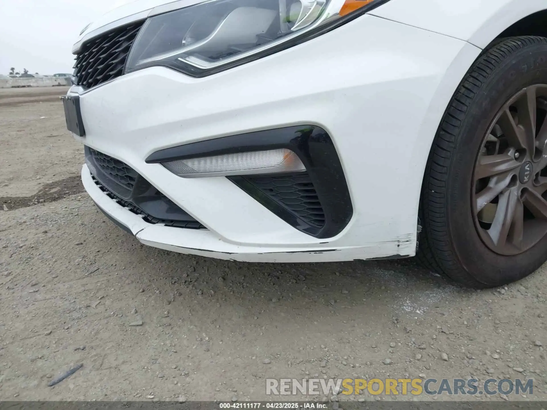 6 Photograph of a damaged car 5XXGT4L35KG324274 KIA OPTIMA 2019