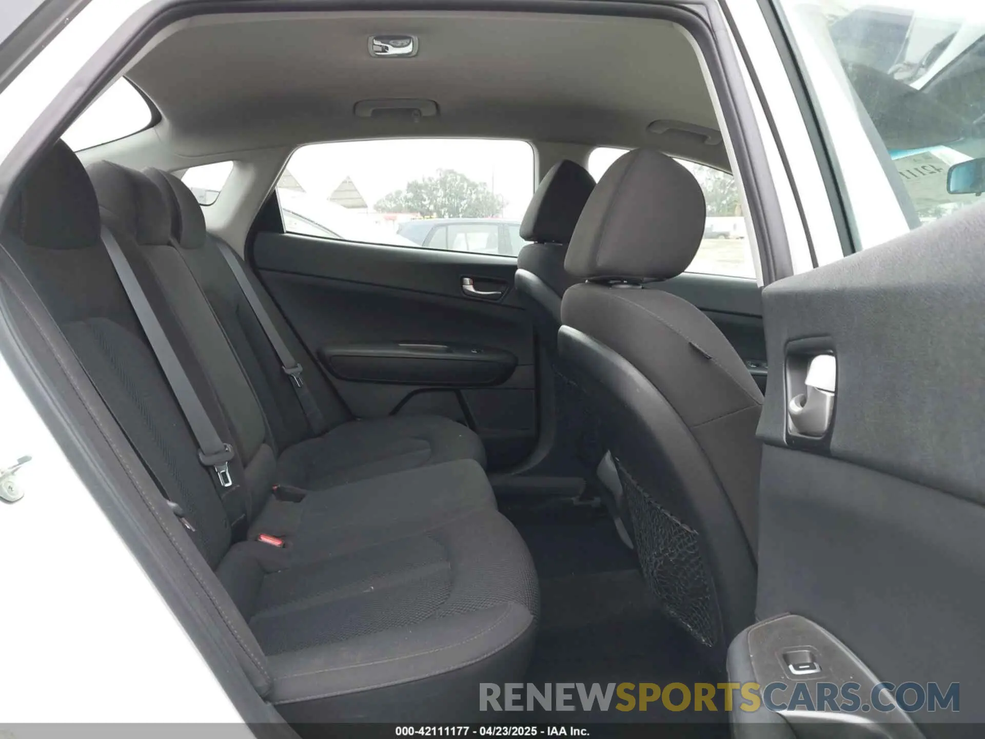 8 Photograph of a damaged car 5XXGT4L35KG324274 KIA OPTIMA 2019