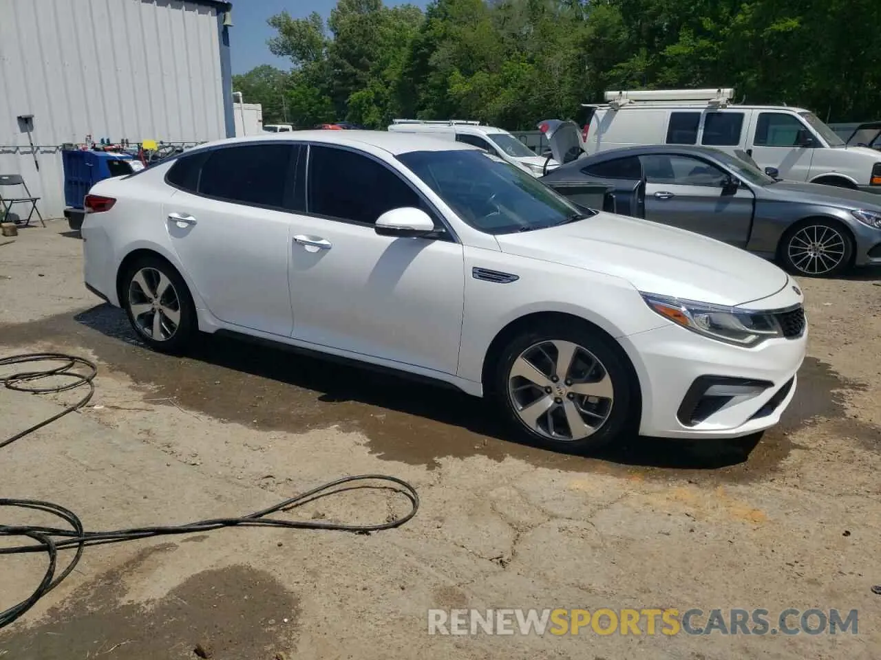 4 Photograph of a damaged car 5XXGT4L35KG332486 KIA OPTIMA 2019