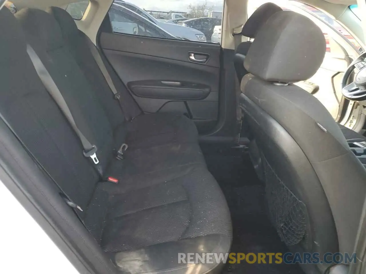 10 Photograph of a damaged car 5XXGT4L35KG335470 KIA OPTIMA 2019
