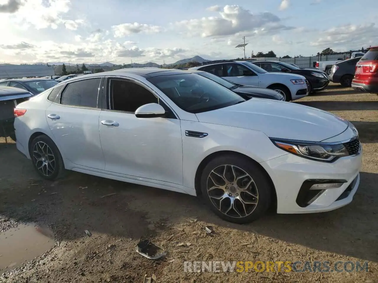 4 Photograph of a damaged car 5XXGT4L35KG335470 KIA OPTIMA 2019