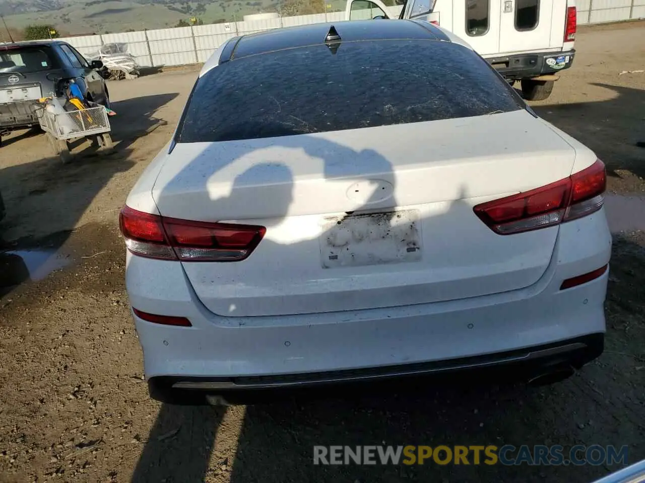 6 Photograph of a damaged car 5XXGT4L35KG335470 KIA OPTIMA 2019
