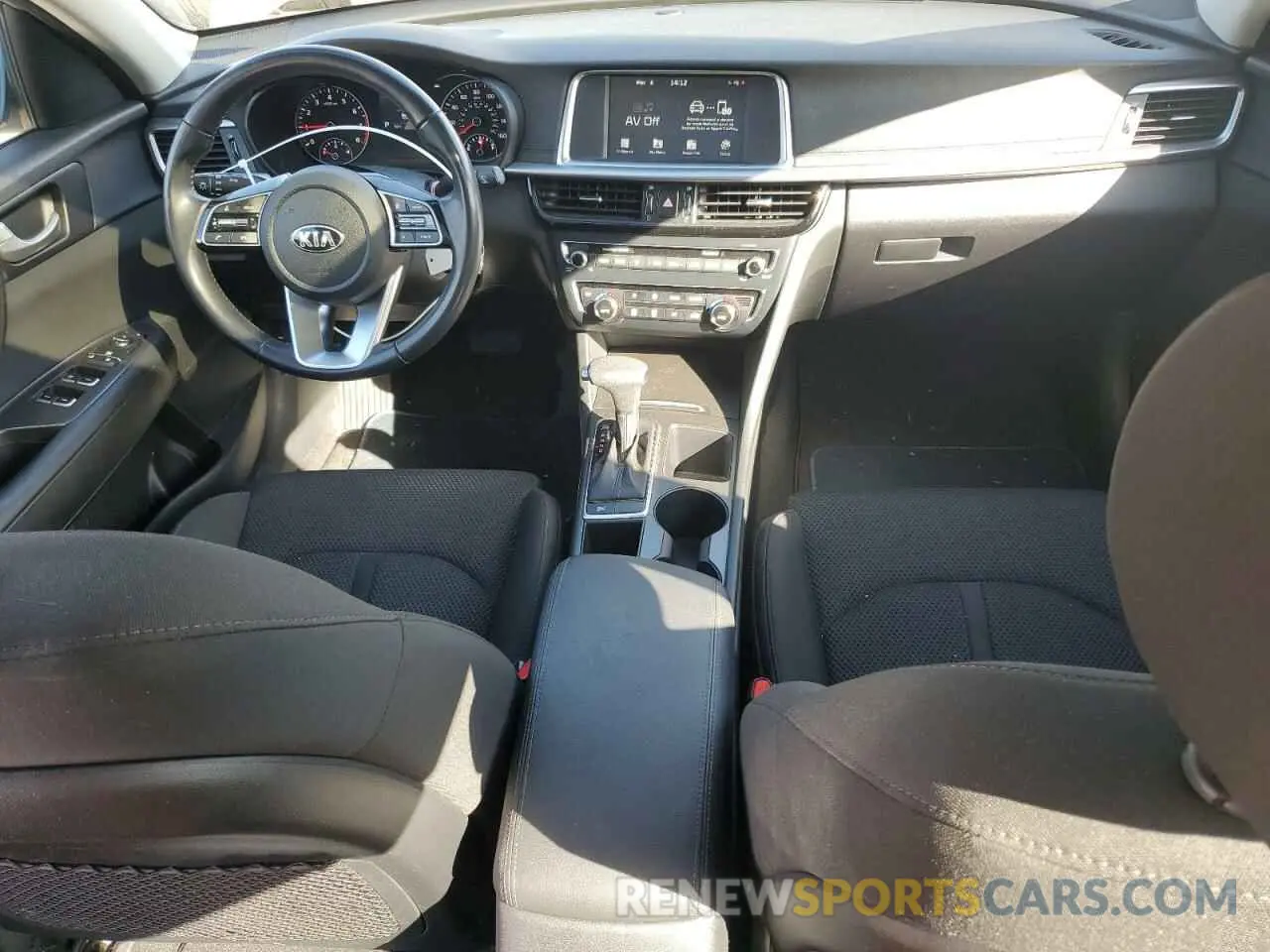 8 Photograph of a damaged car 5XXGT4L35KG335582 KIA OPTIMA 2019