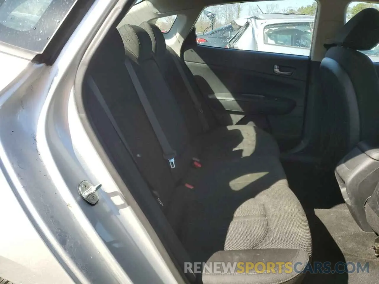 10 Photograph of a damaged car 5XXGT4L35KG339292 KIA OPTIMA 2019