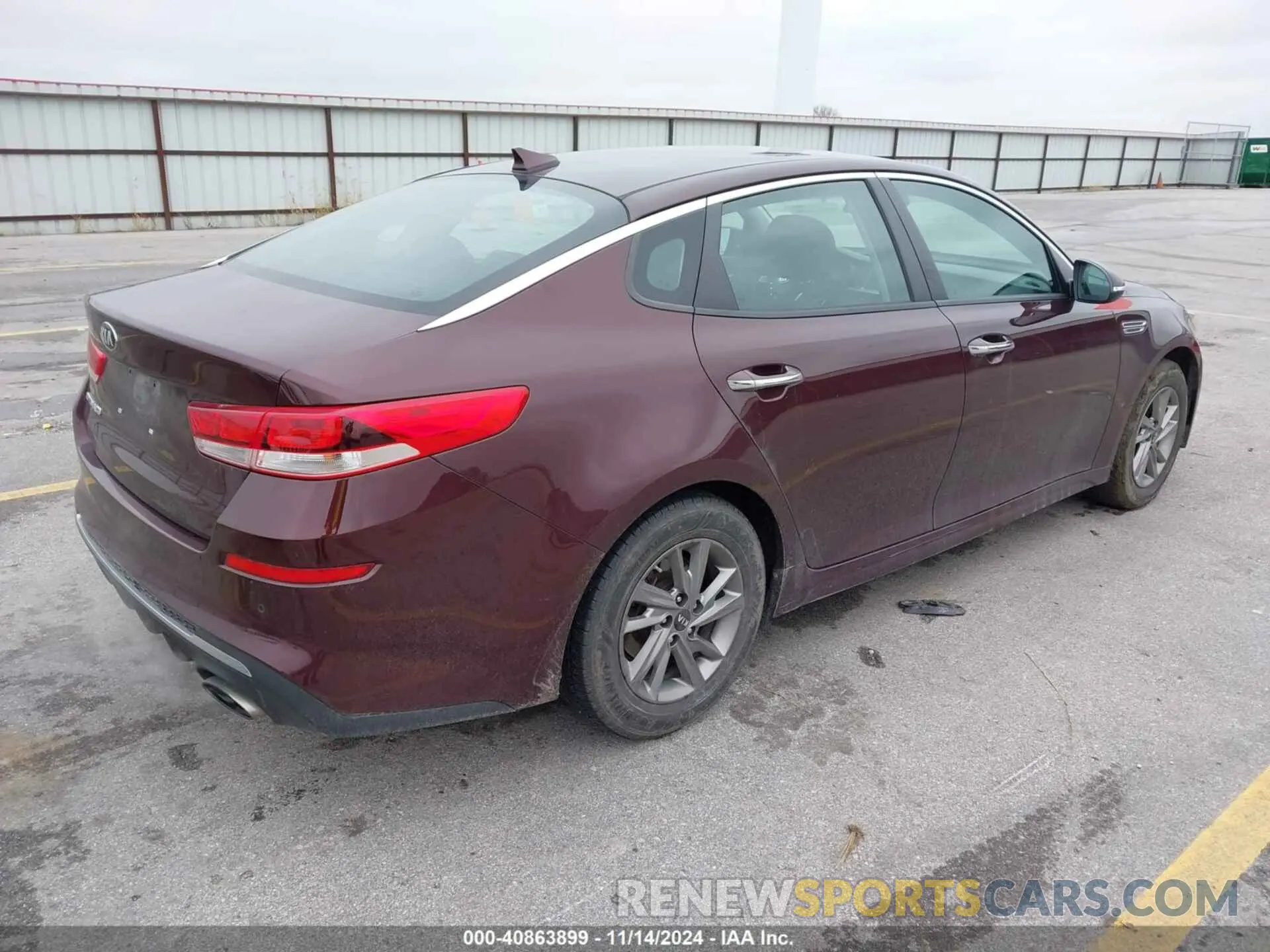 4 Photograph of a damaged car 5XXGT4L35KG339342 KIA OPTIMA 2019