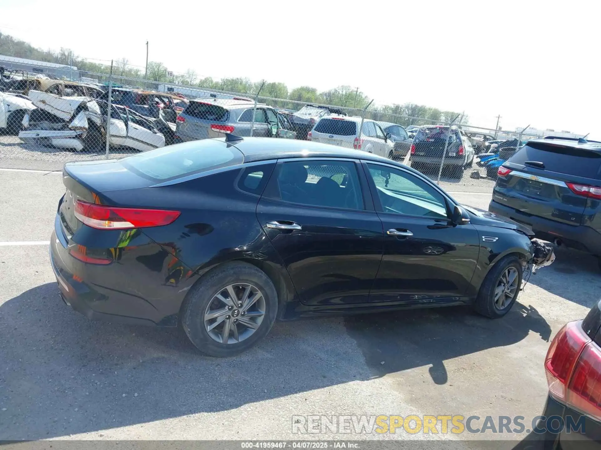 13 Photograph of a damaged car 5XXGT4L35KG339681 KIA OPTIMA 2019