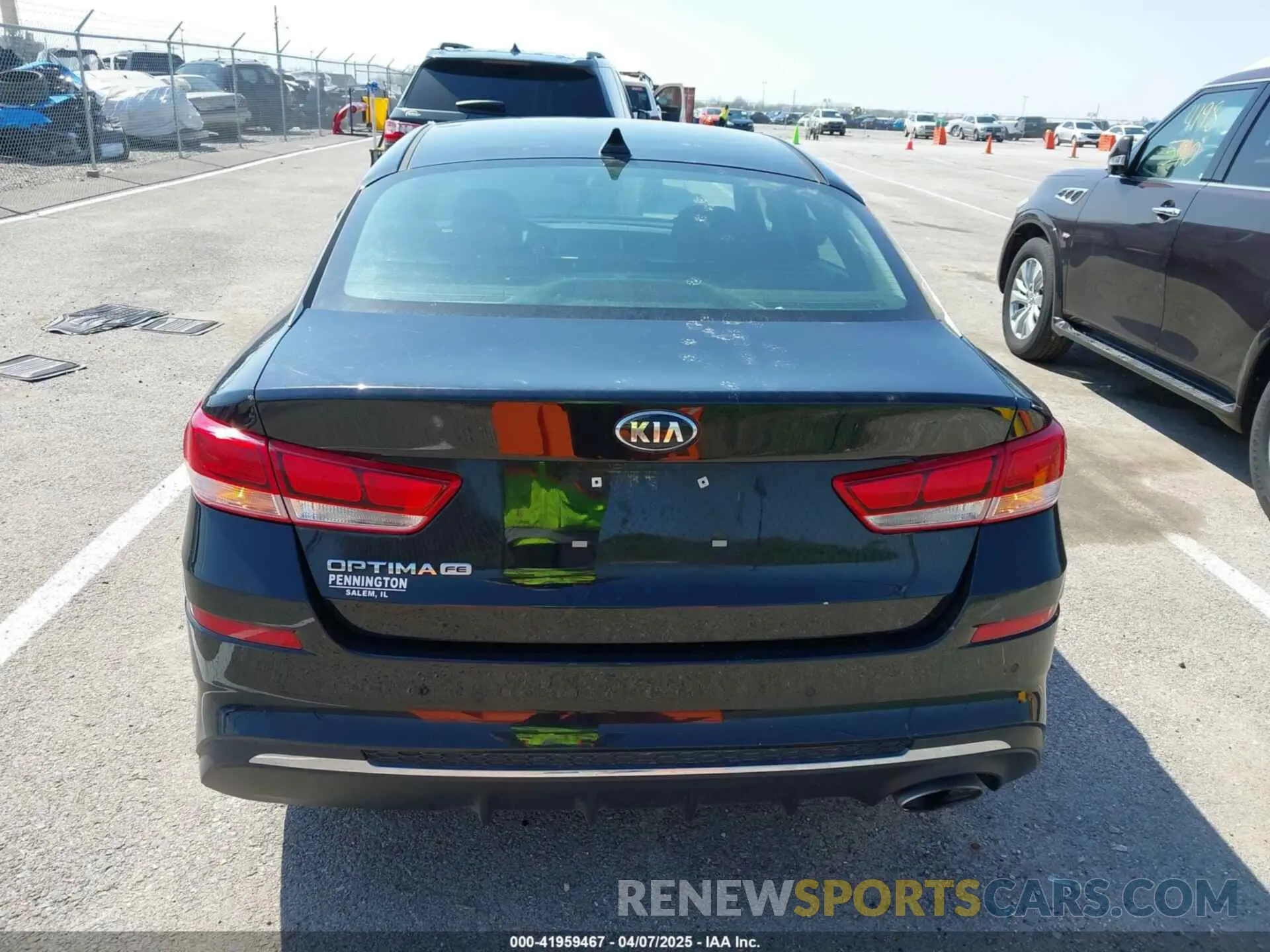 16 Photograph of a damaged car 5XXGT4L35KG339681 KIA OPTIMA 2019