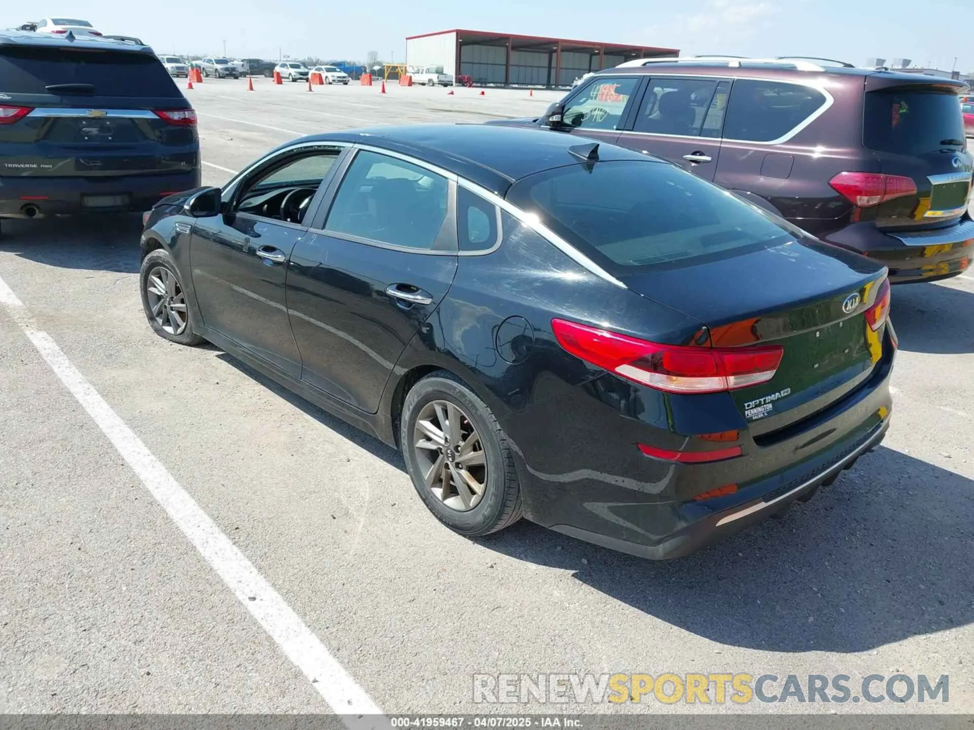 3 Photograph of a damaged car 5XXGT4L35KG339681 KIA OPTIMA 2019