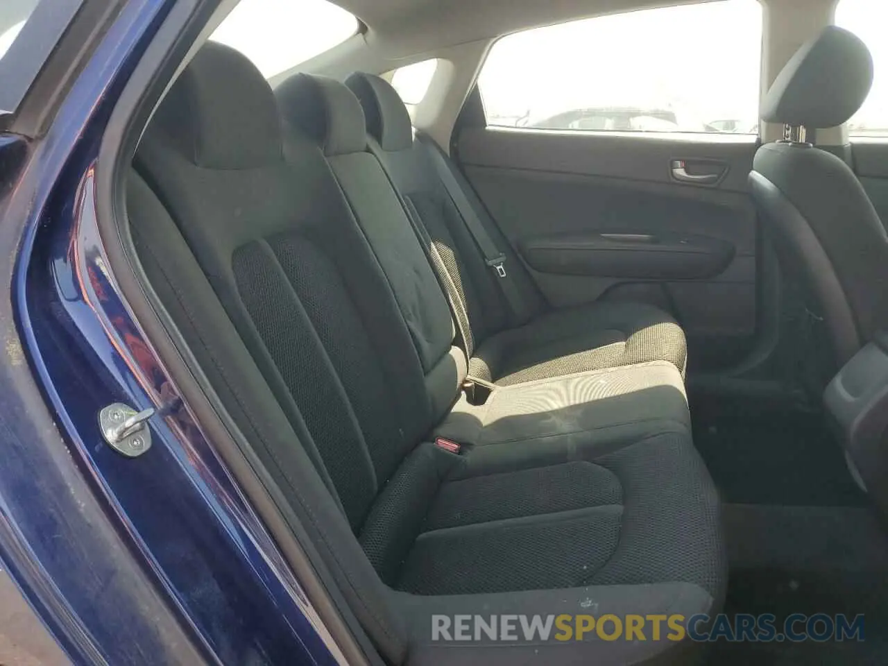 10 Photograph of a damaged car 5XXGT4L35KG340474 KIA OPTIMA 2019
